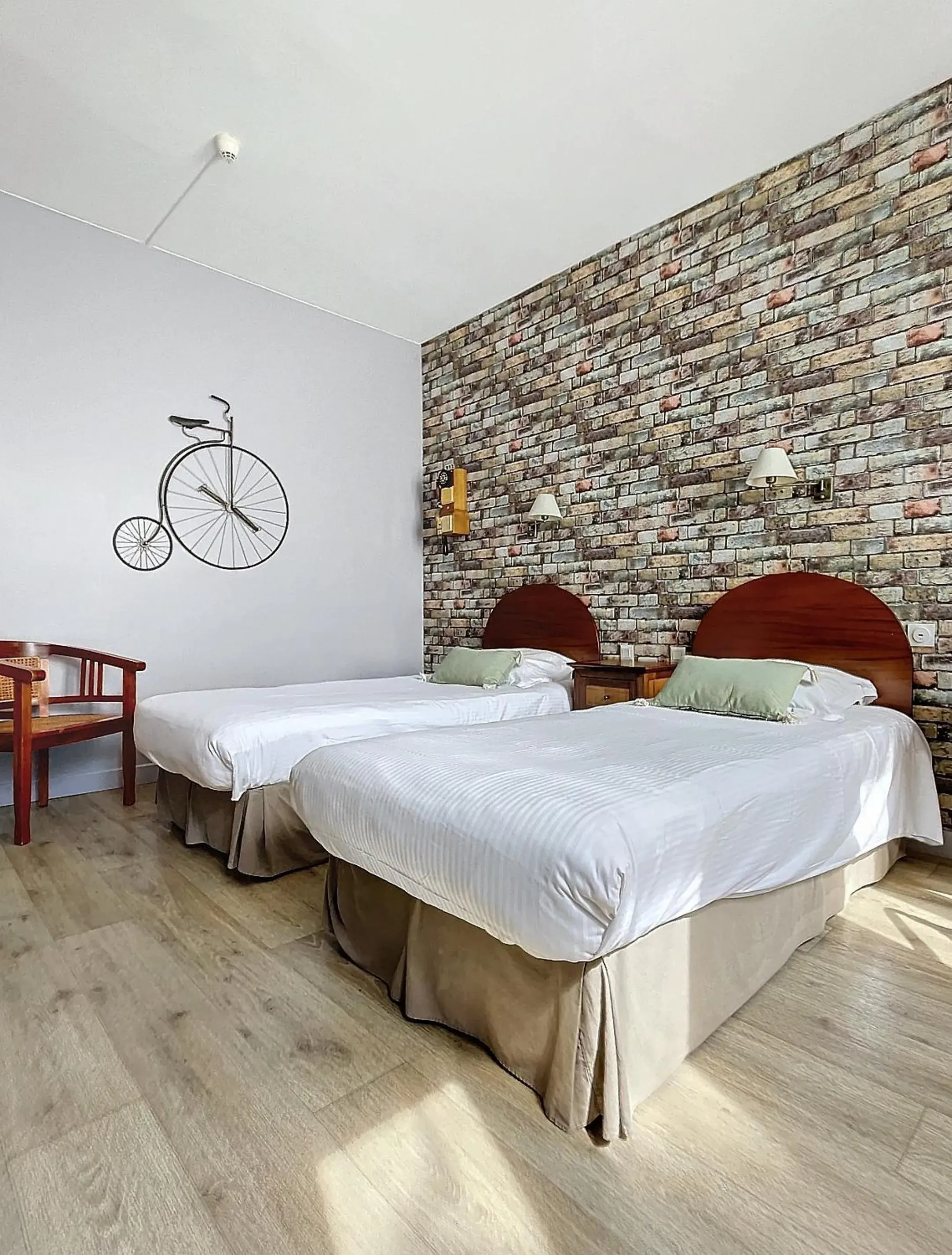 Comfort Twin Room in The Originals Boutique, Hôtel Roca-Fortis, Rochefort Comfort Twin Room in The Originals Boutique, Hôtel Roca-Fortis, Rochefort