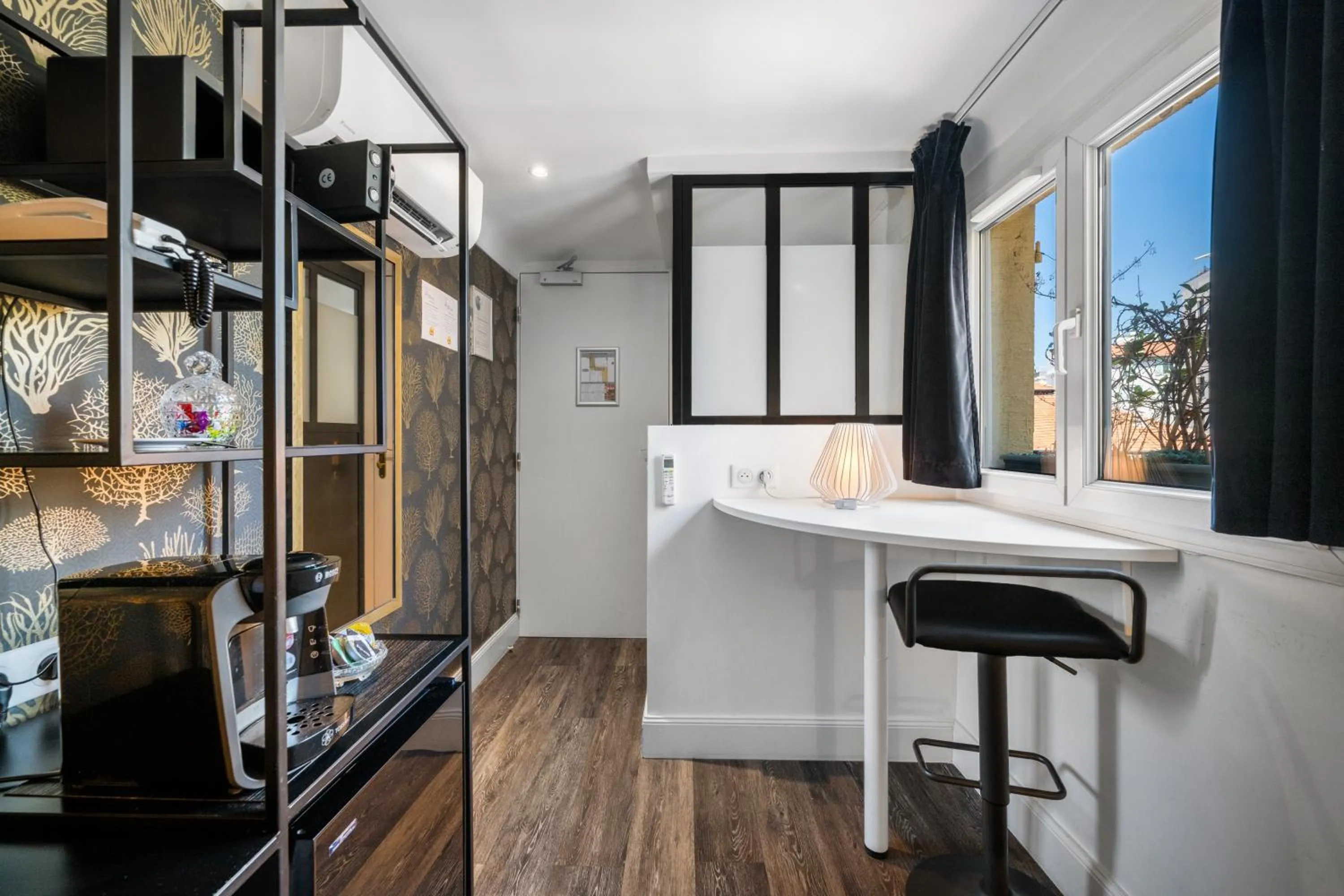 Bedroom in Arome Hôtel