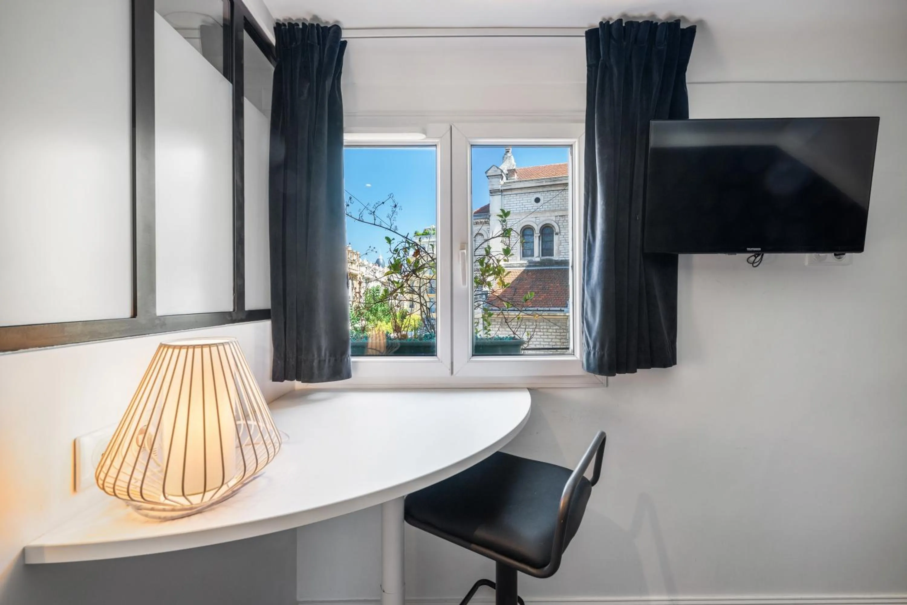 Bedroom in Arome Hôtel