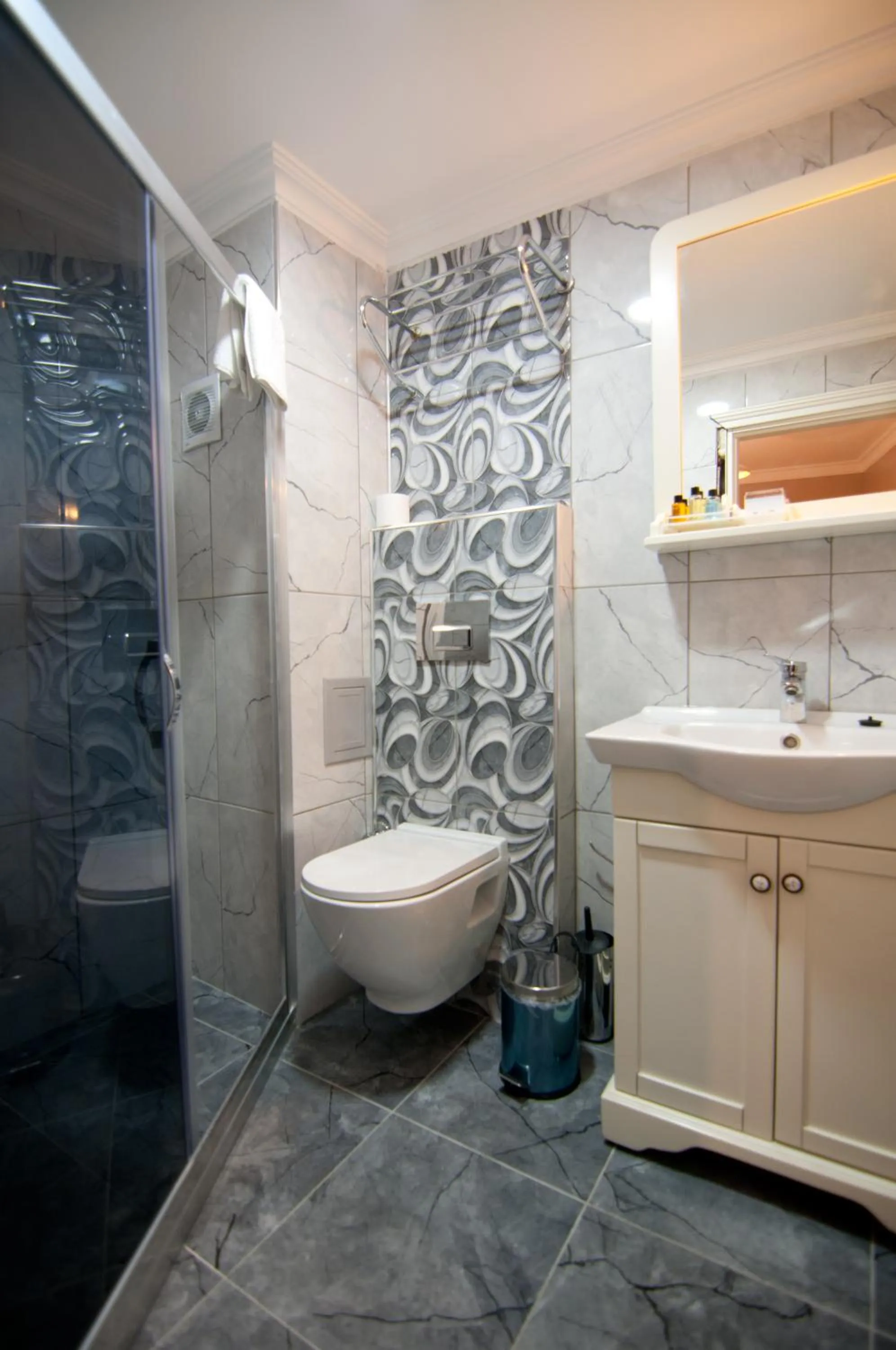 Shower in Mevlana Hotel