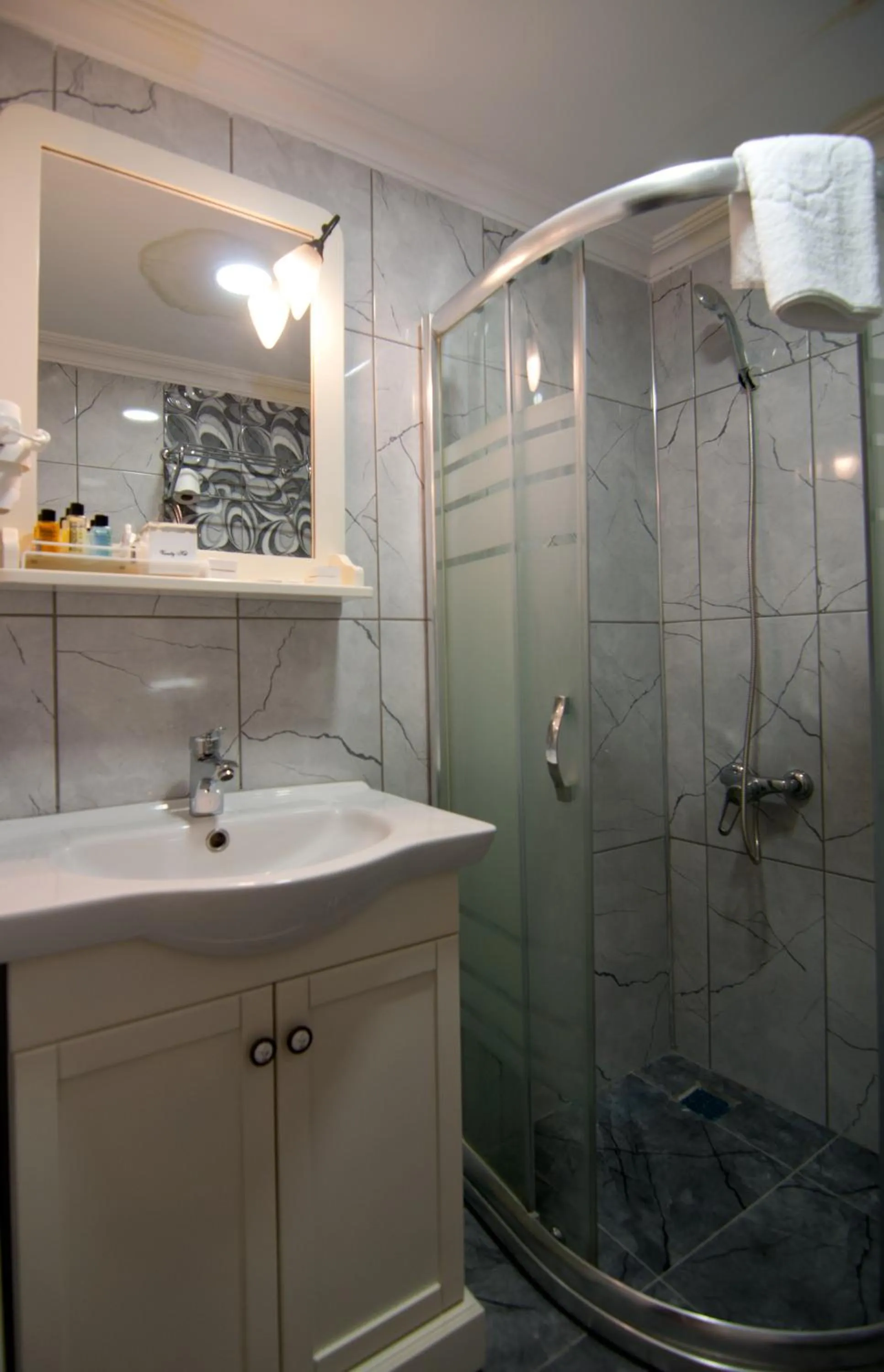 Shower in Mevlana Hotel