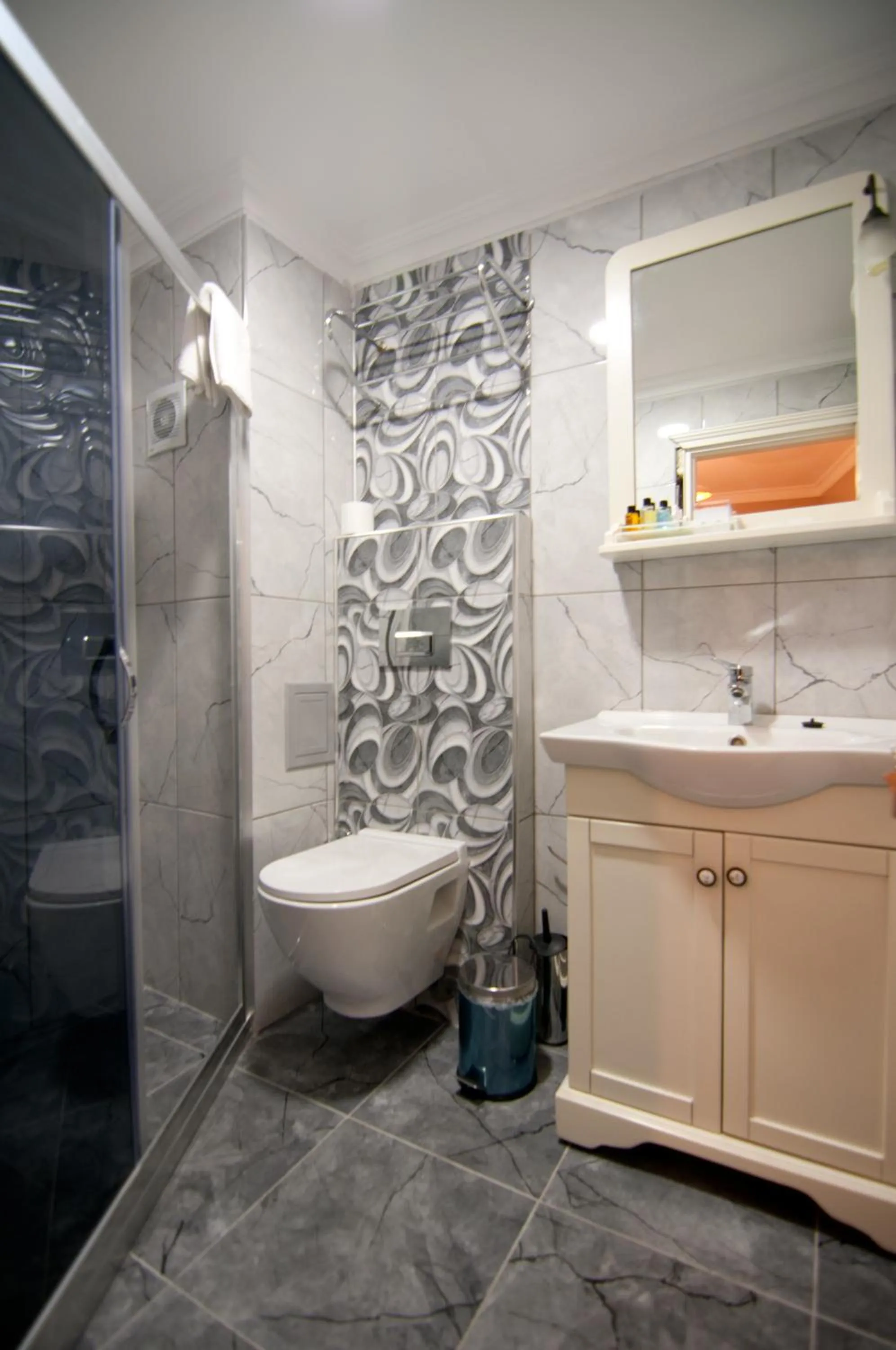 Shower in Mevlana Hotel