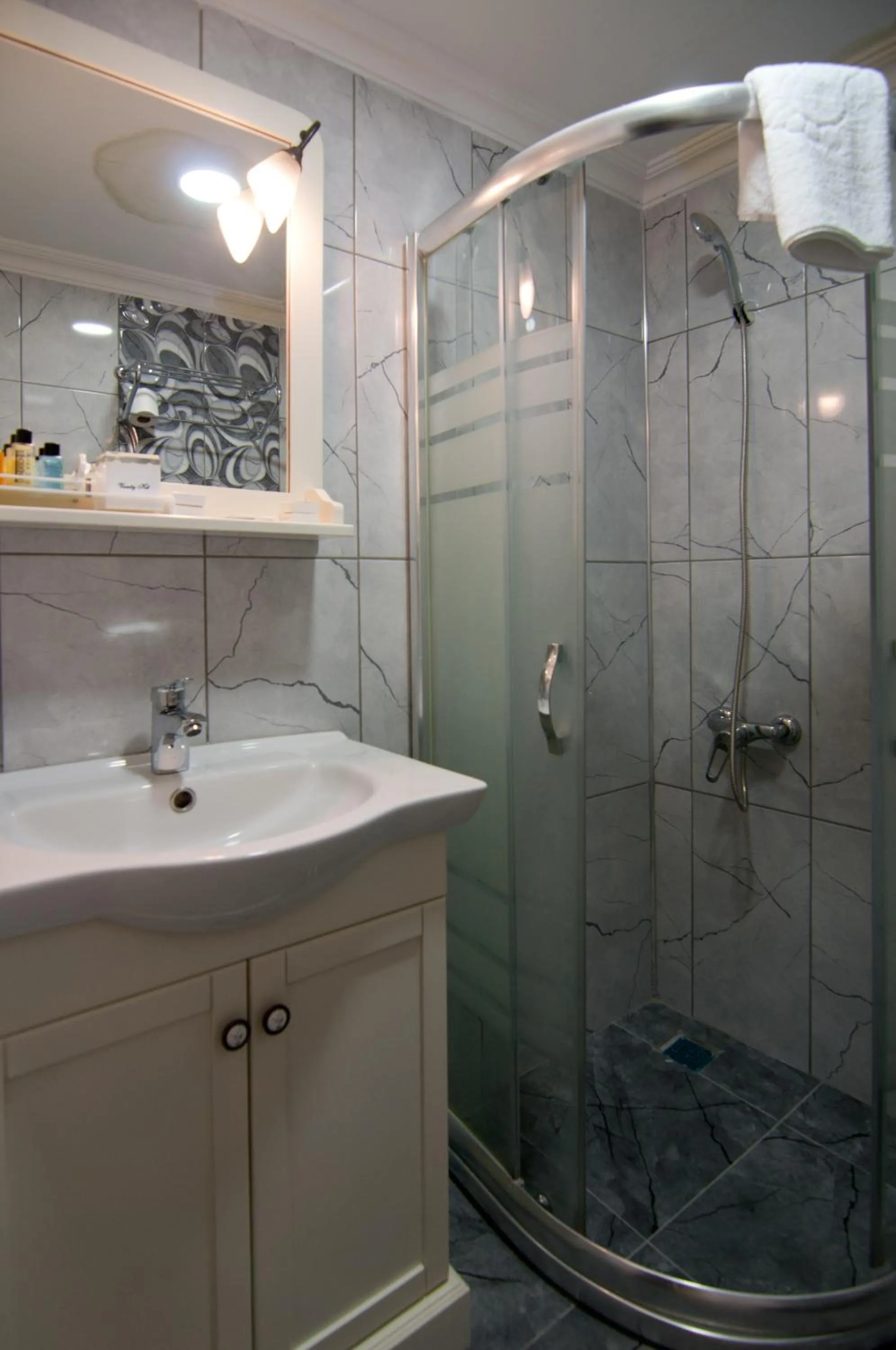 Shower in Mevlana Hotel