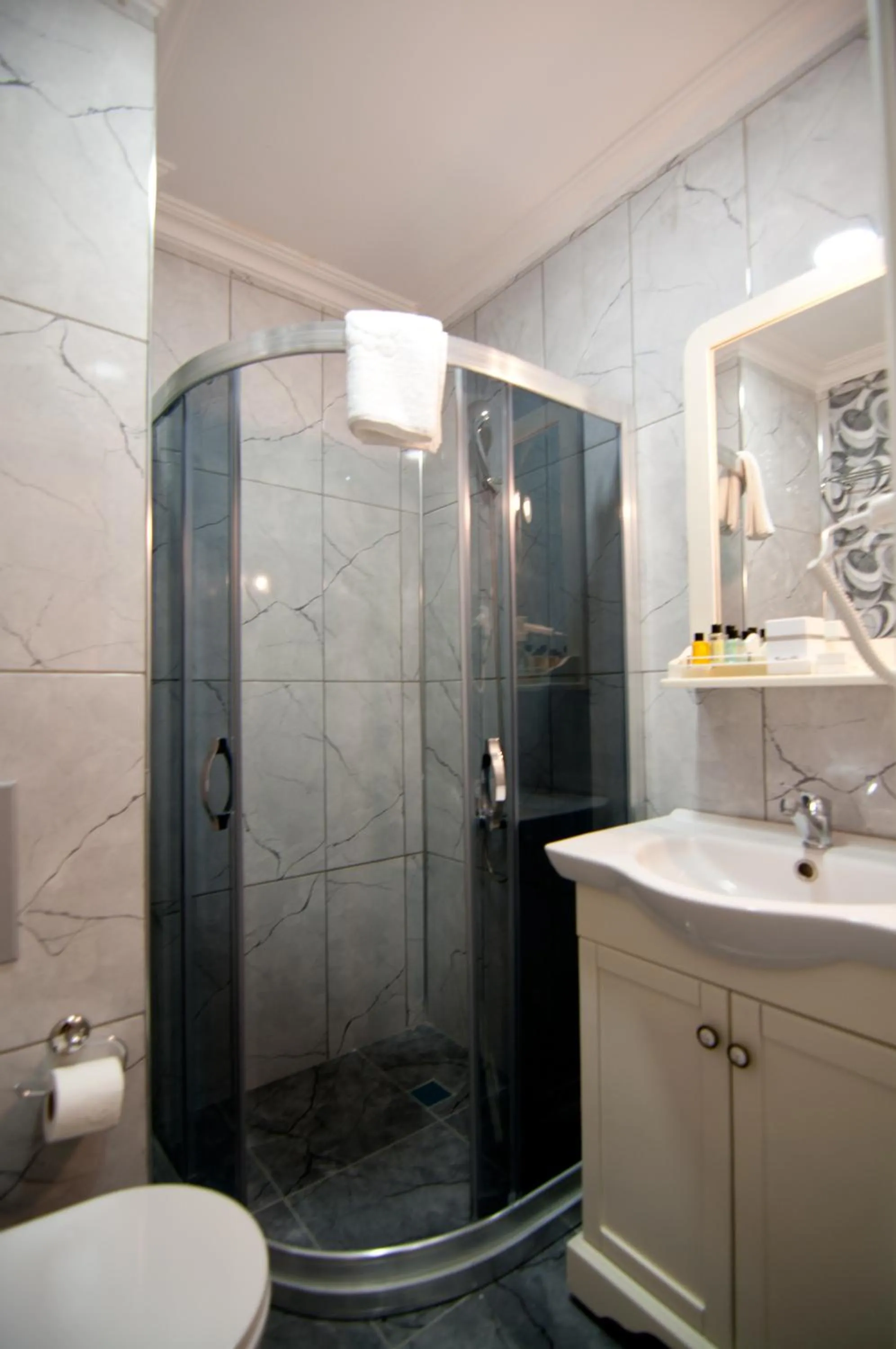 Shower in Mevlana Hotel