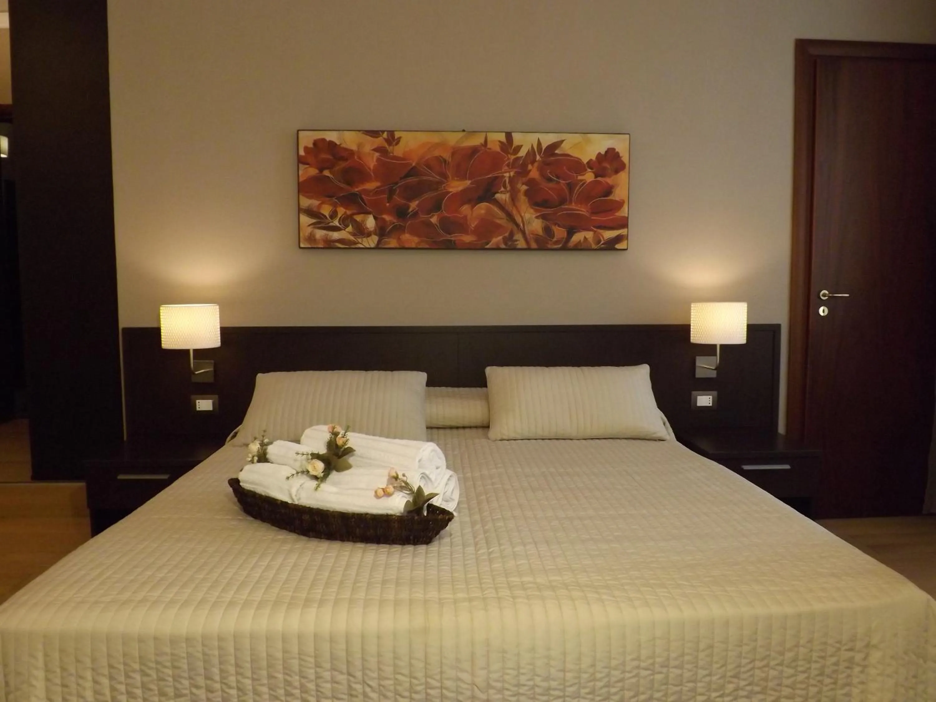 Photo of the whole room, Bed in La Maison Des Rêves