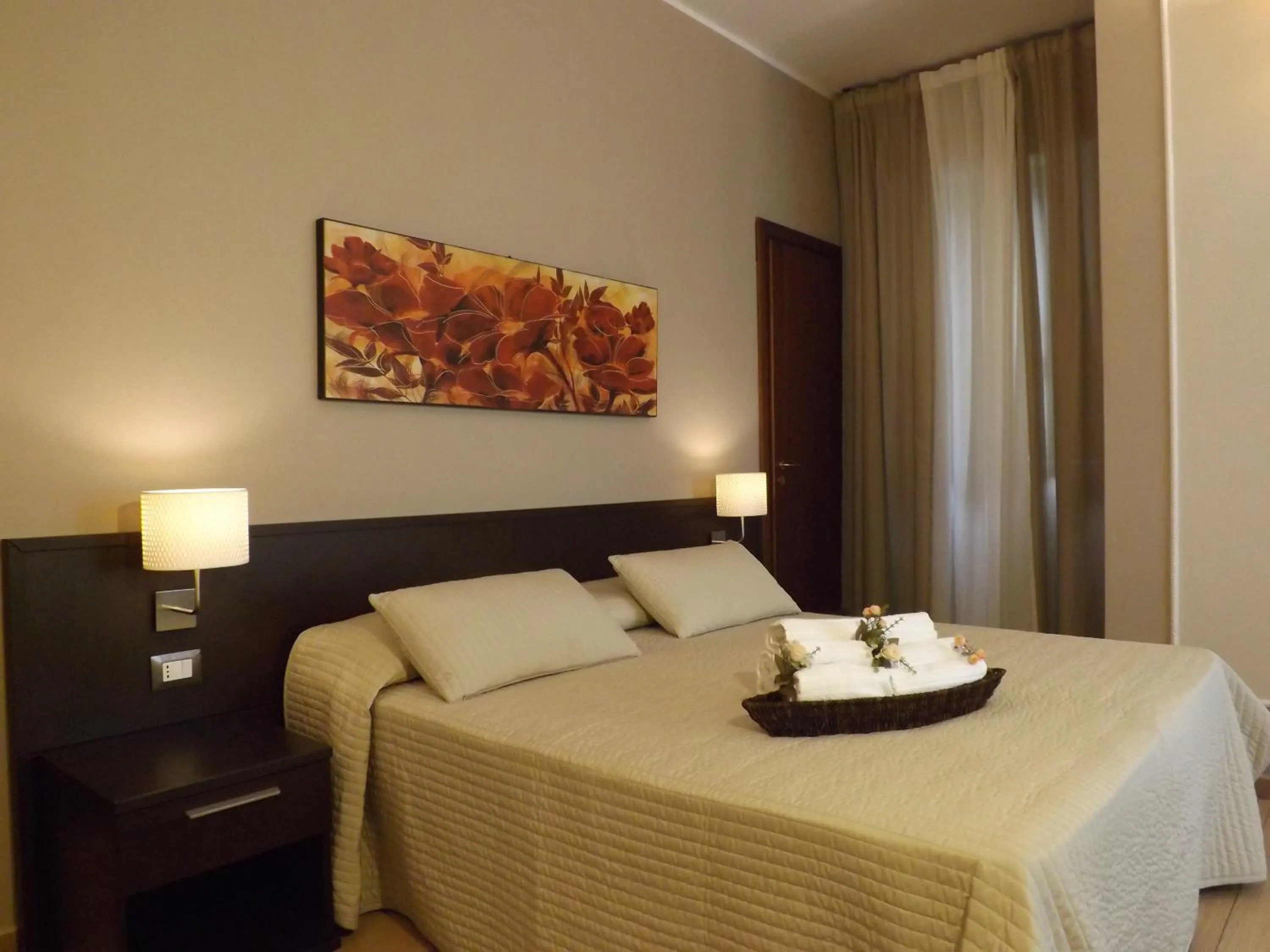 Photo of the whole room, Bed in La Maison Des Rêves