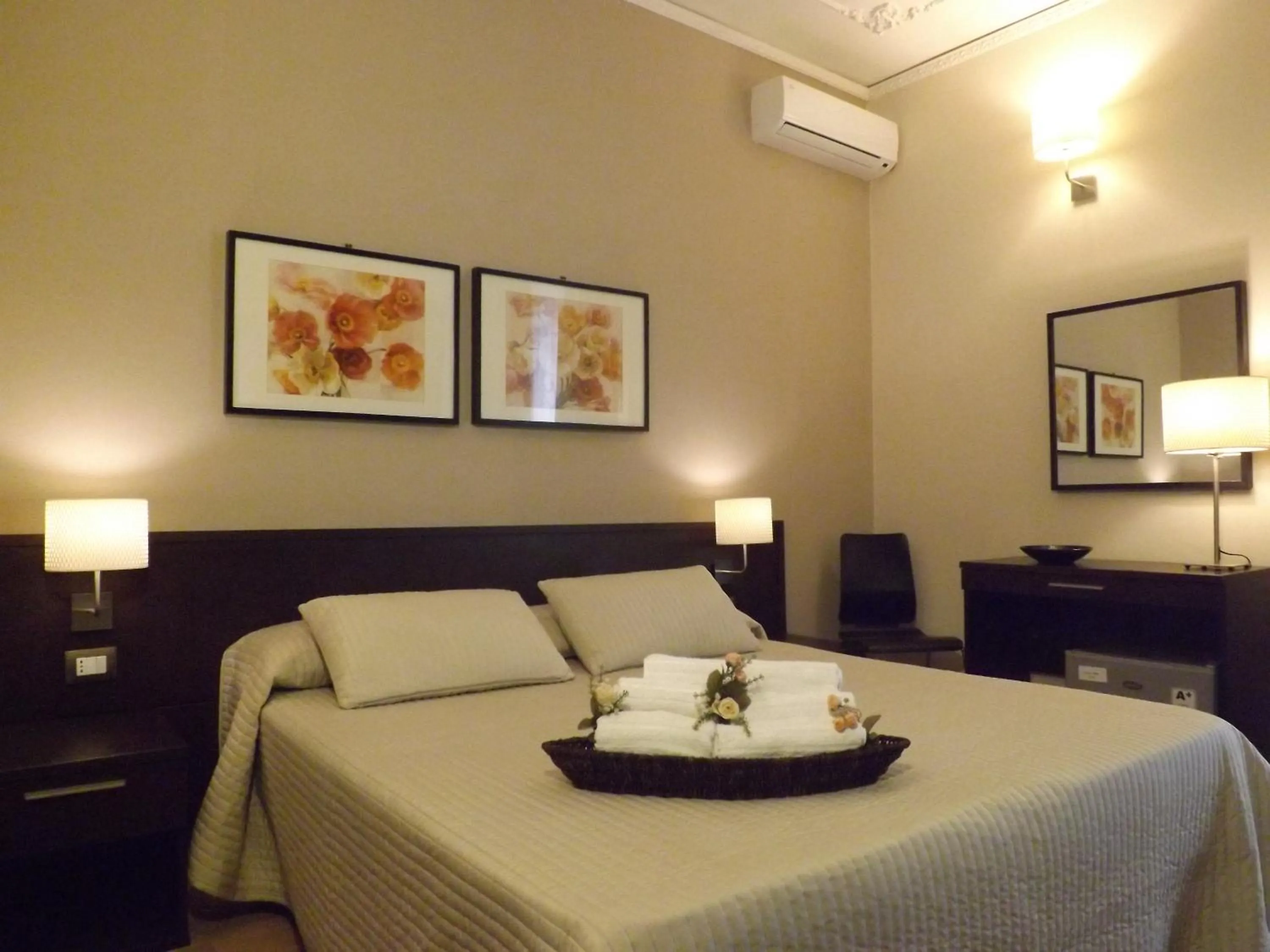 Photo of the whole room, Bed in La Maison Des Rêves