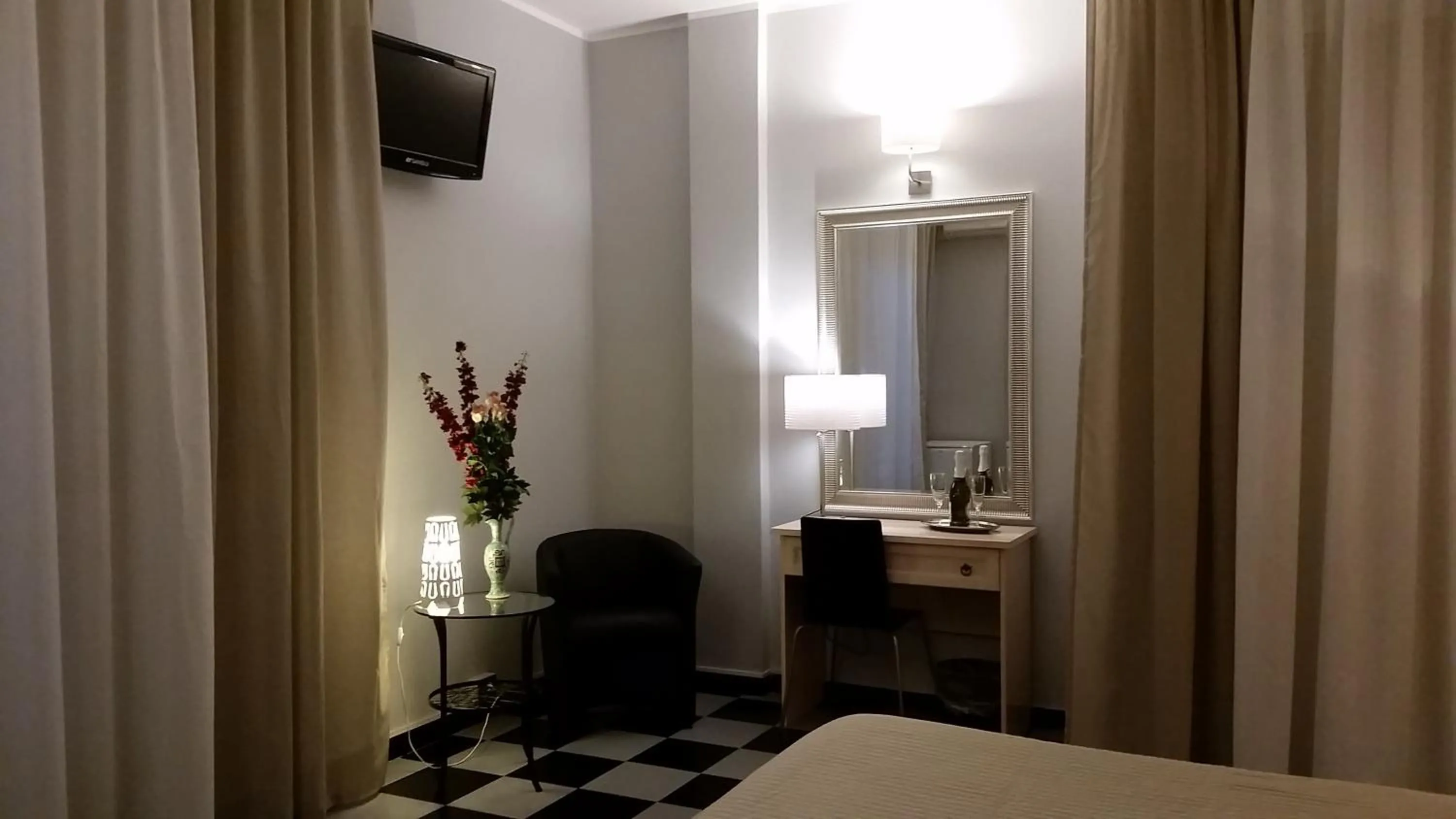 Seating area, Bed in La Maison Des Rêves