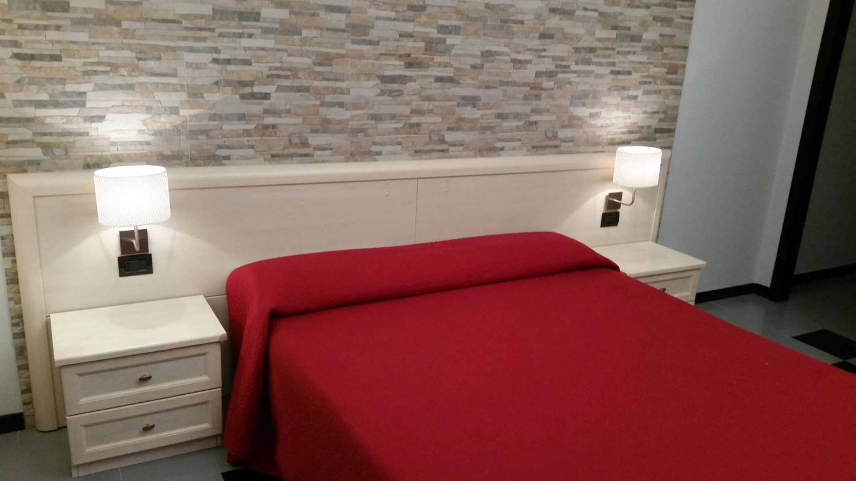 Photo of the whole room, Bed in La Maison Des Rêves