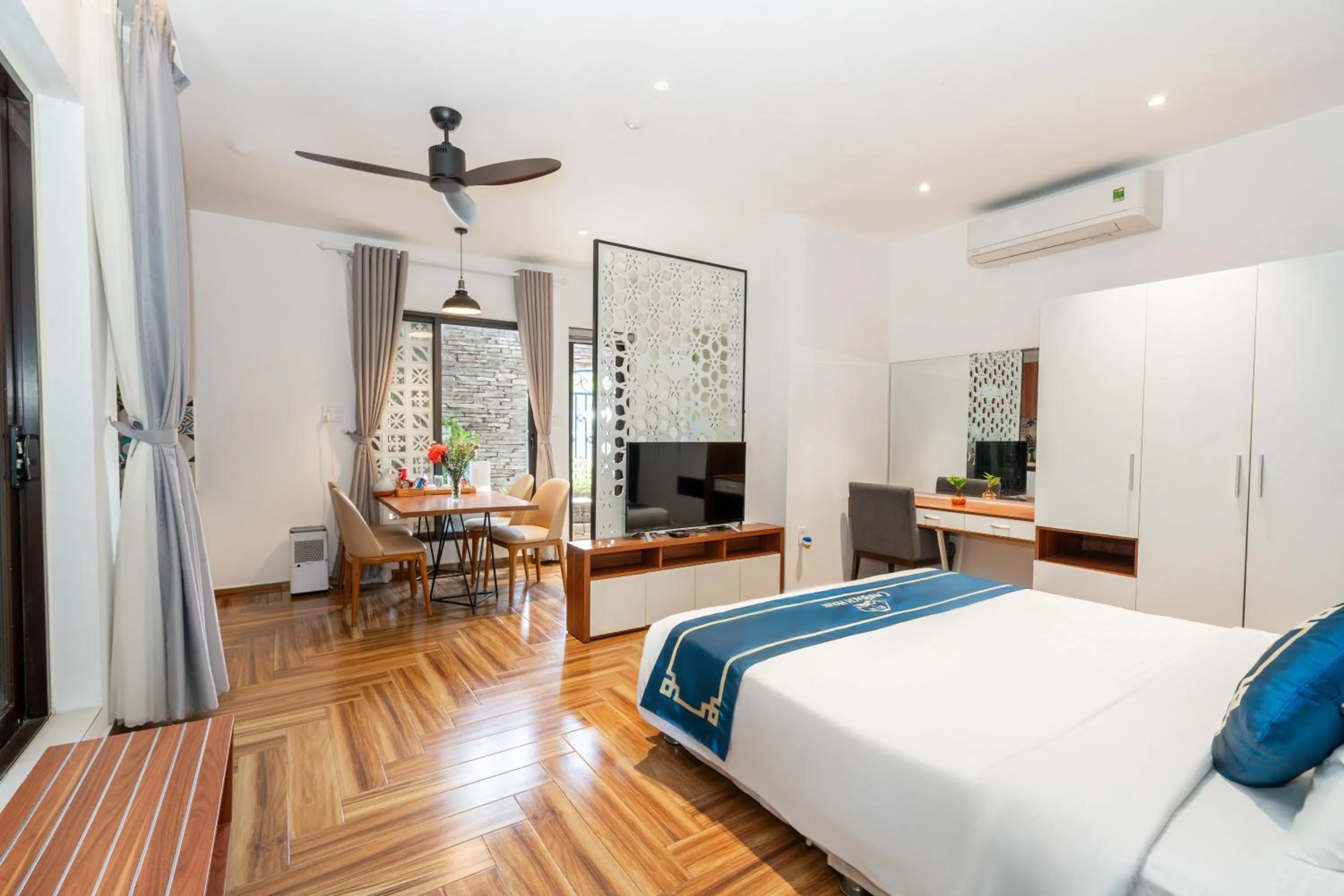 Photo of the whole room, Bed in Cani Beach House