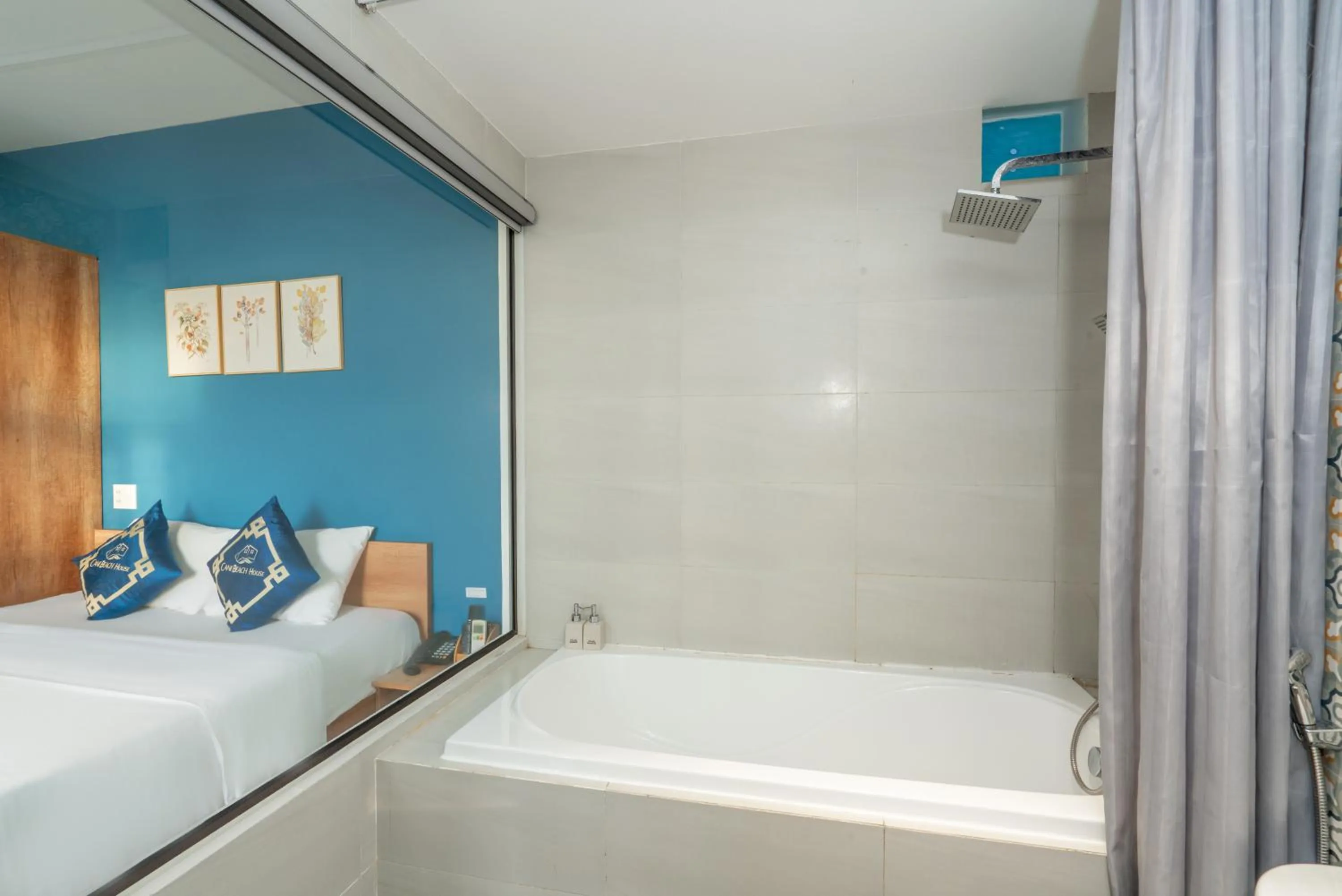 Bathroom, Bed in Cani Beach House