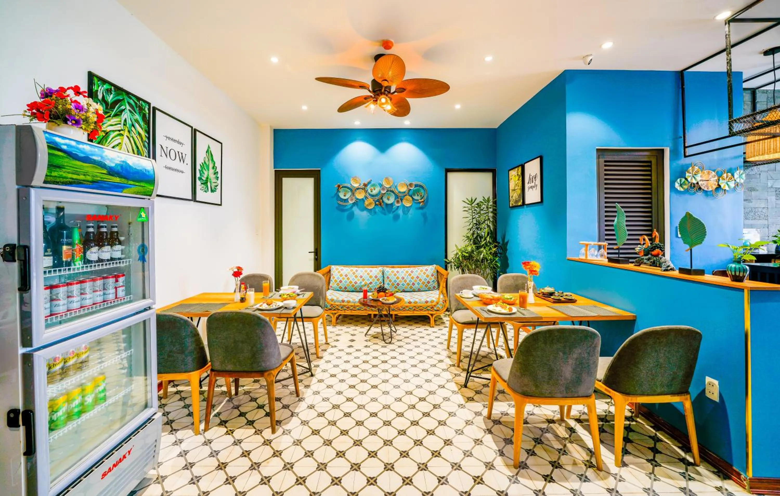 Dining area in Cani Beach House