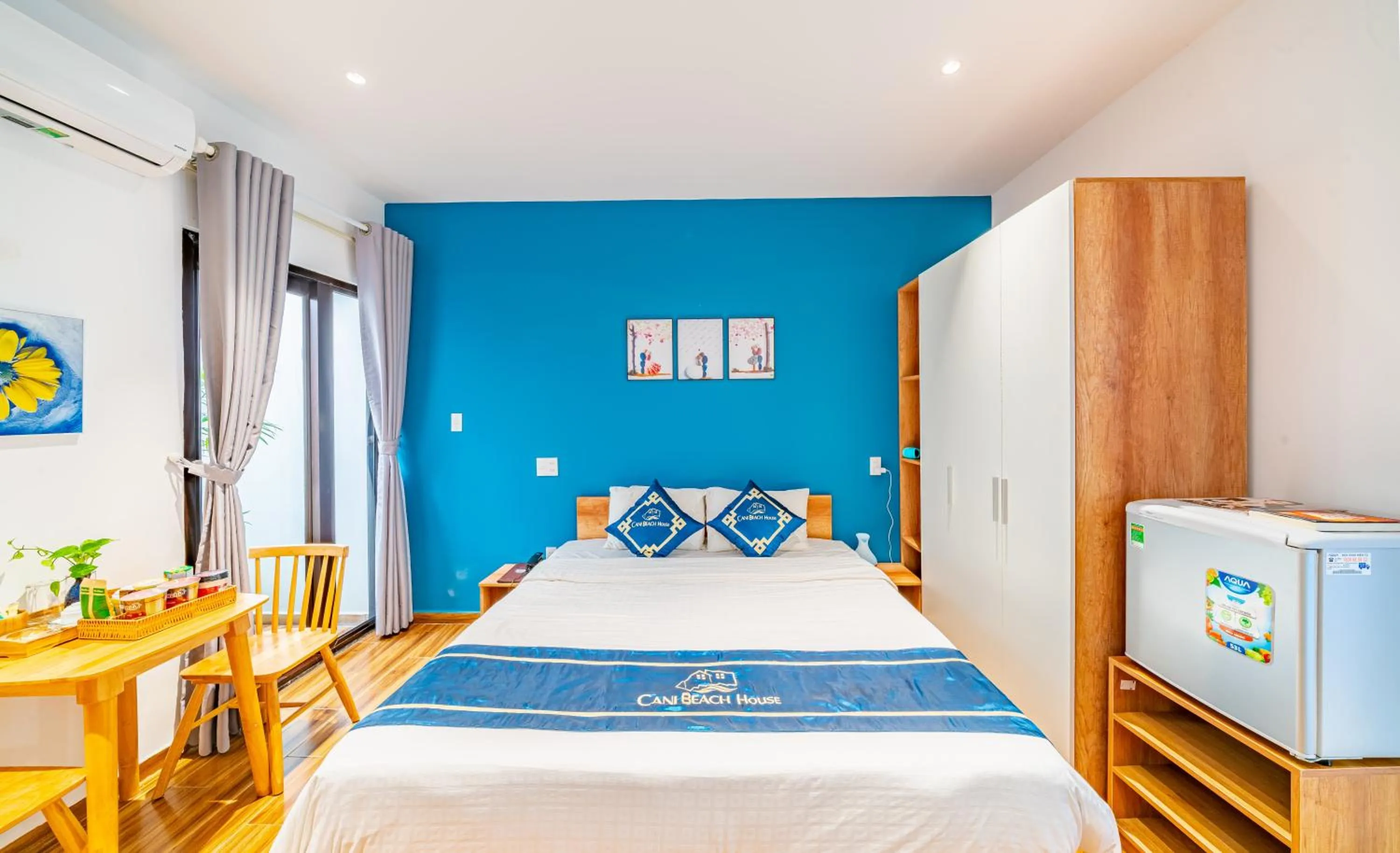 Photo of the whole room, Bed in Cani Beach House