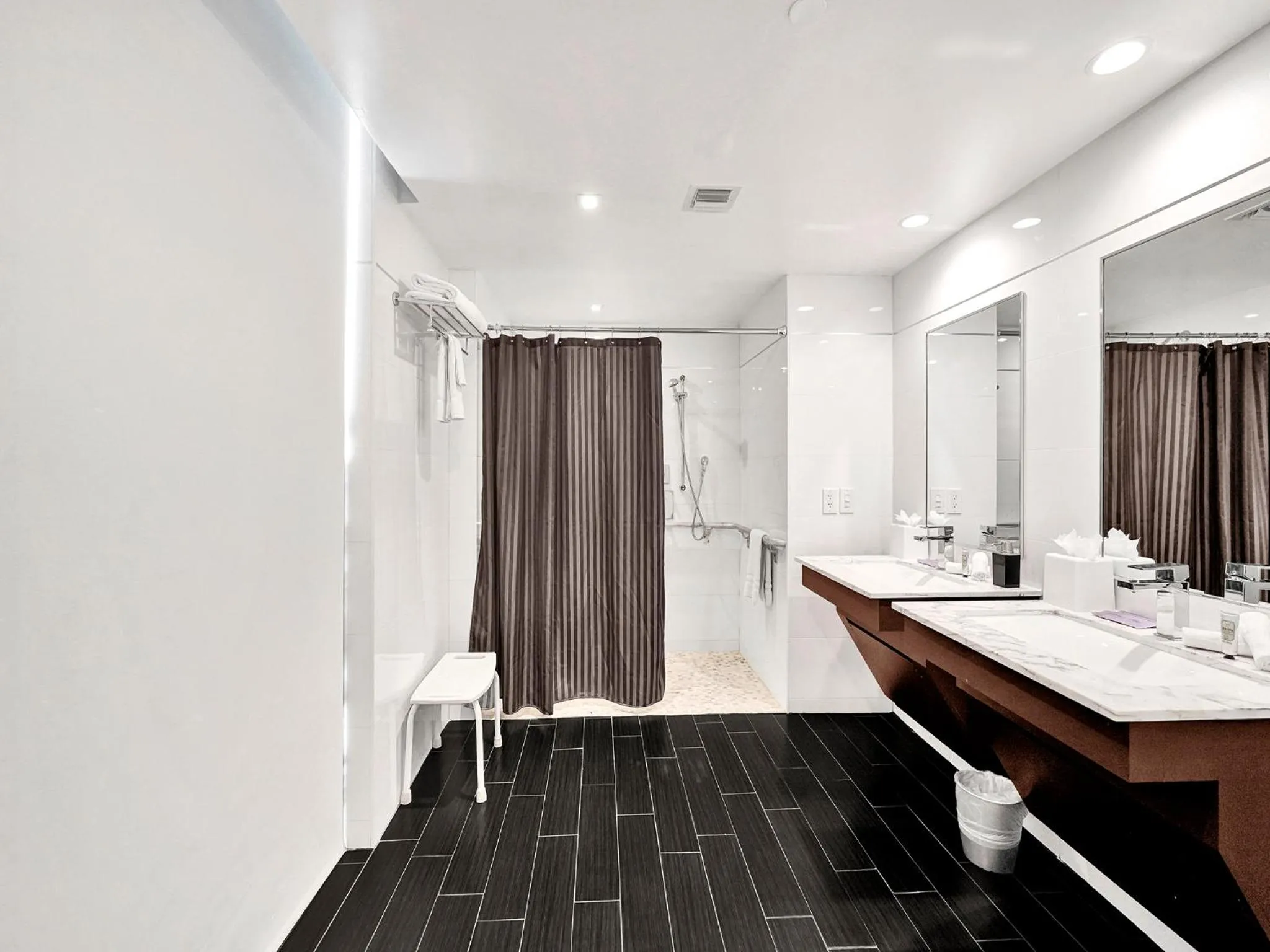 Shower in The Fairwind Hotel