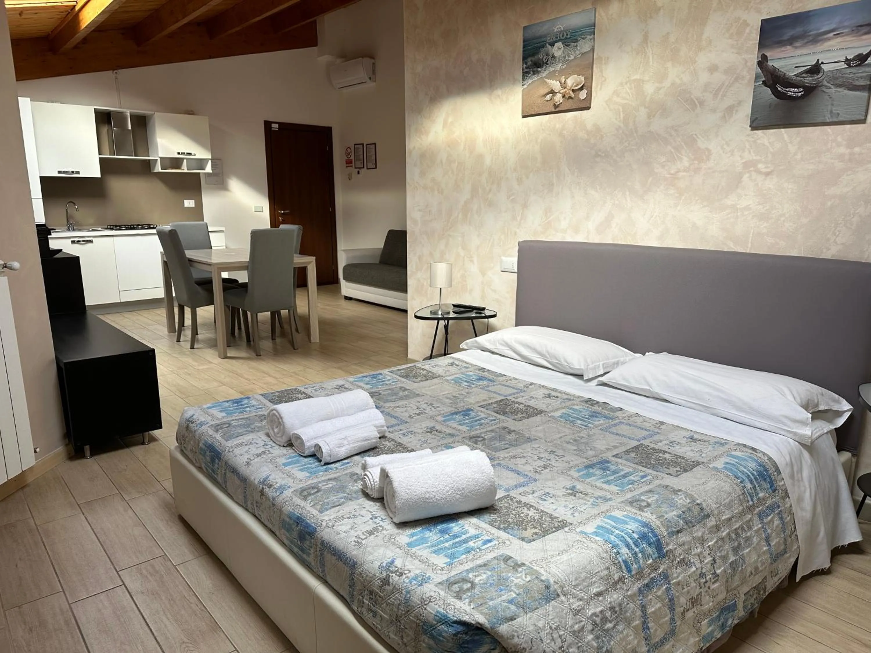 Photo of the whole room, Bed in B&B Le Mansarde