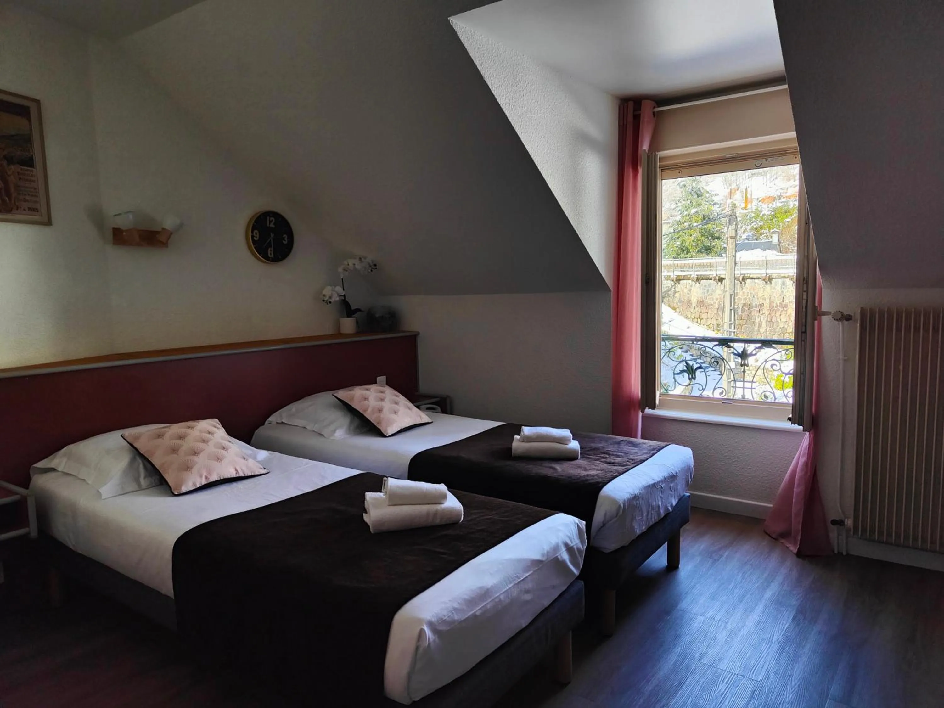 View (from property/room), Bed in Hotel Au Val Doré