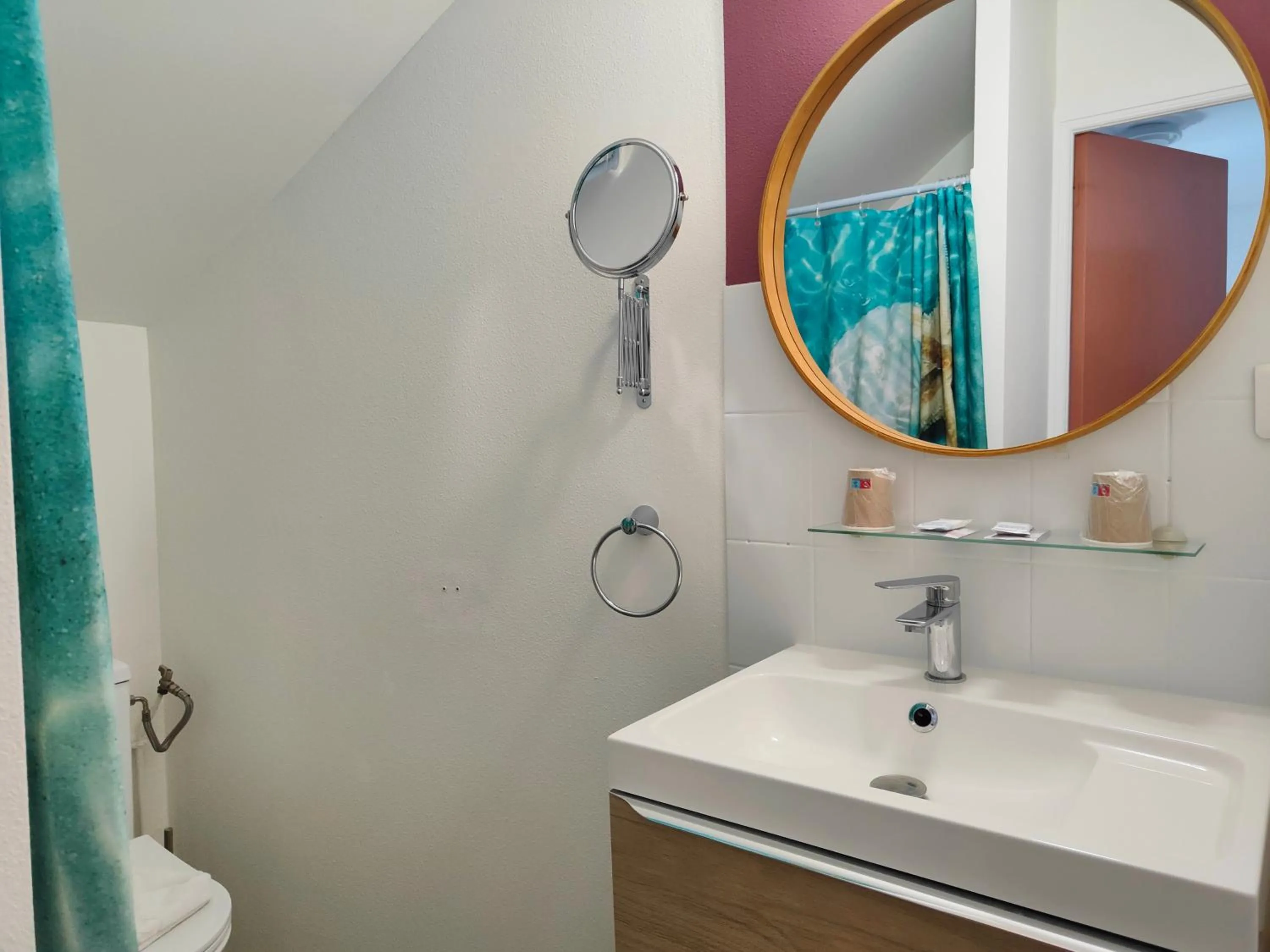 Shower in Hotel Au Val Doré