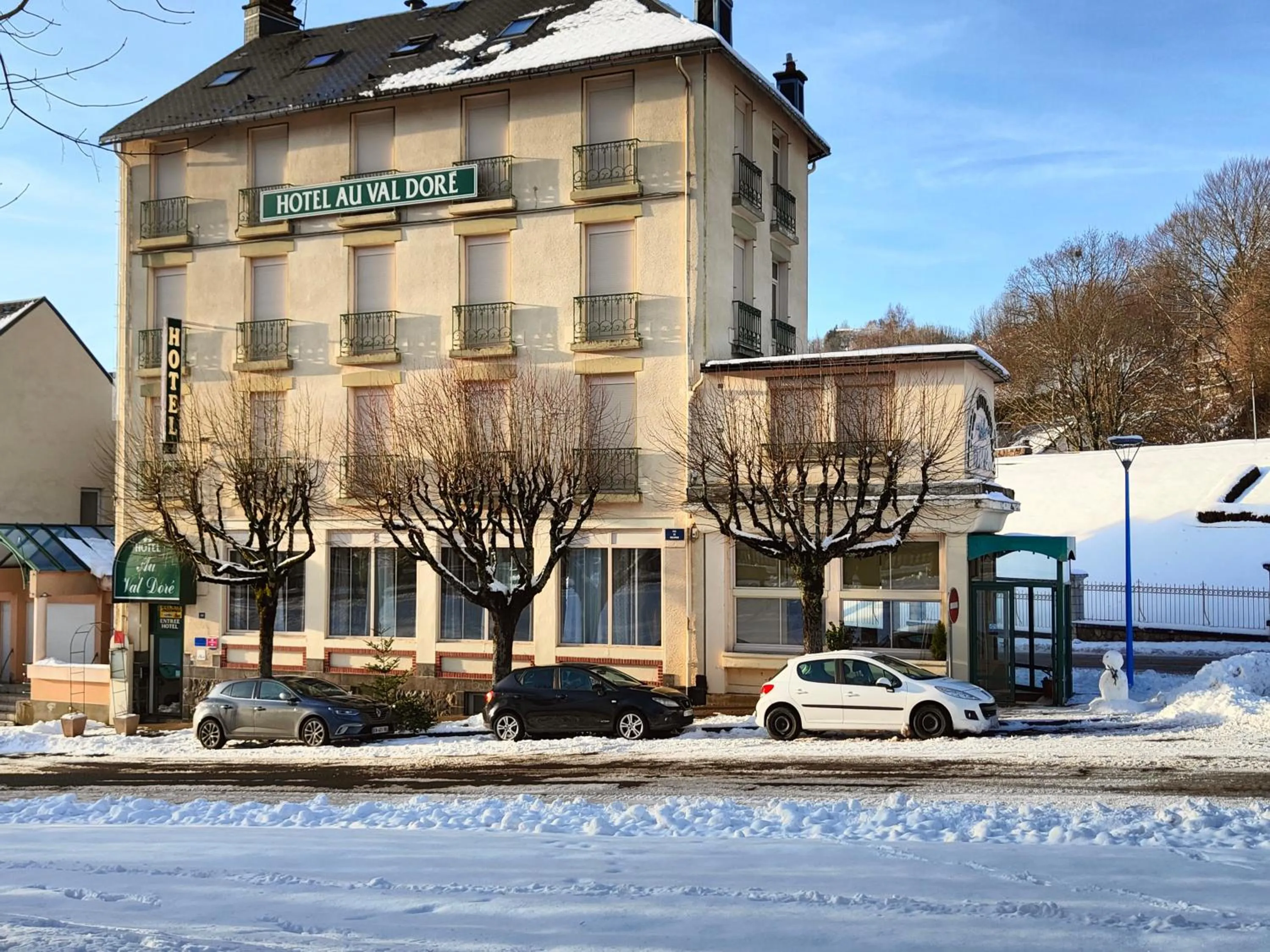 Property building in Hotel Au Val Doré