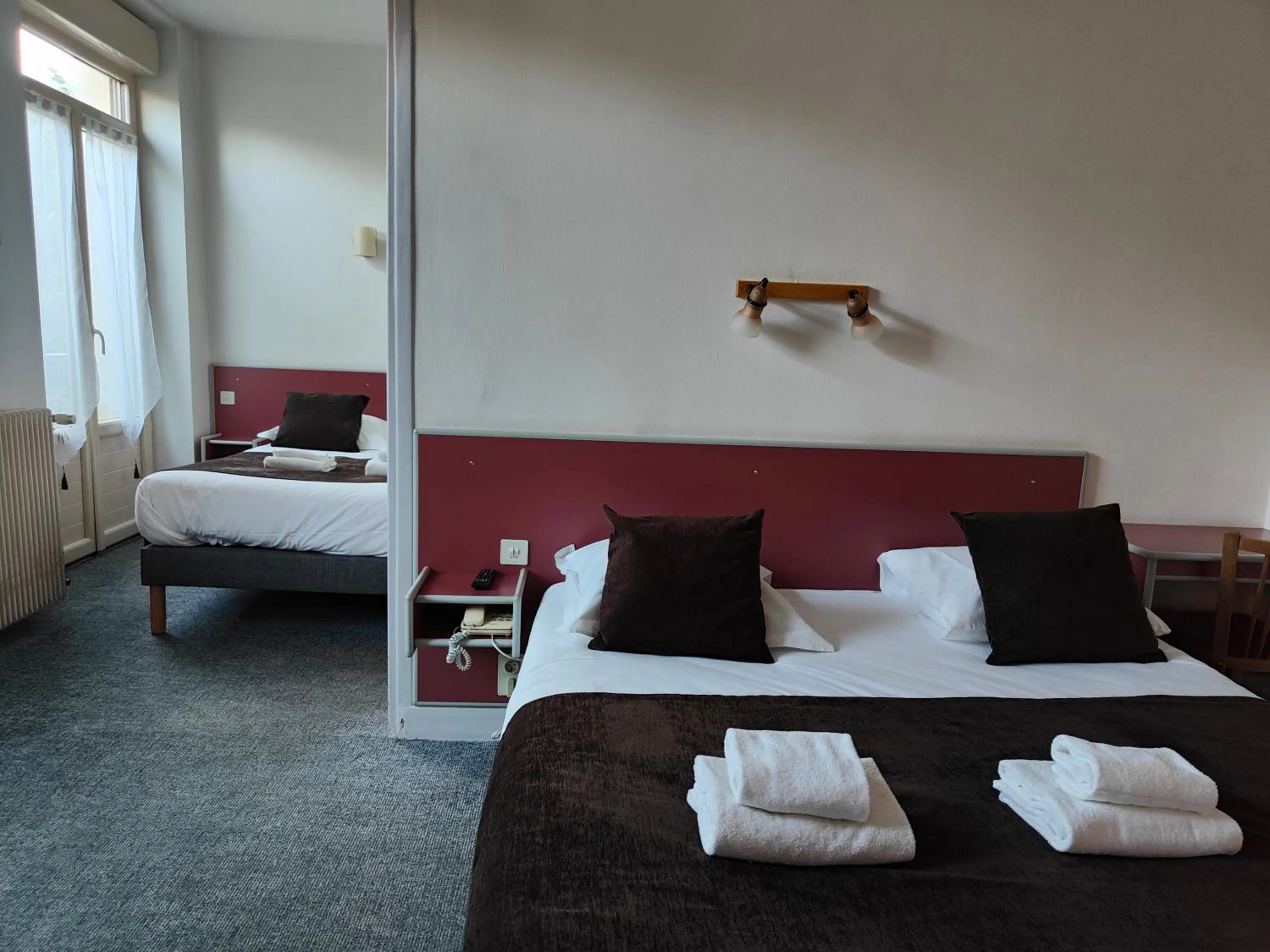 Photo of the whole room, Bed in Hotel Au Val Doré