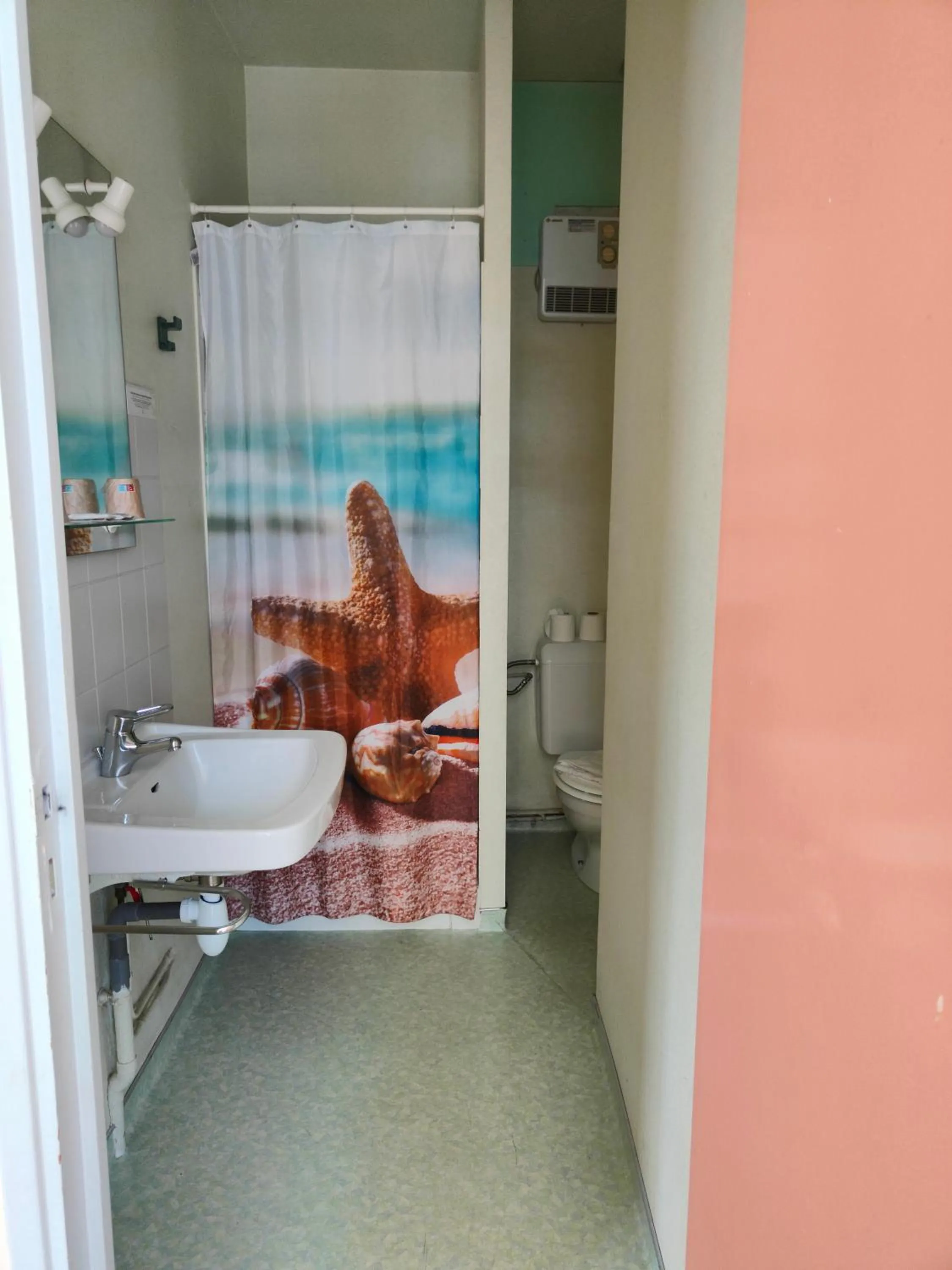 Shower in Hotel Au Val Doré