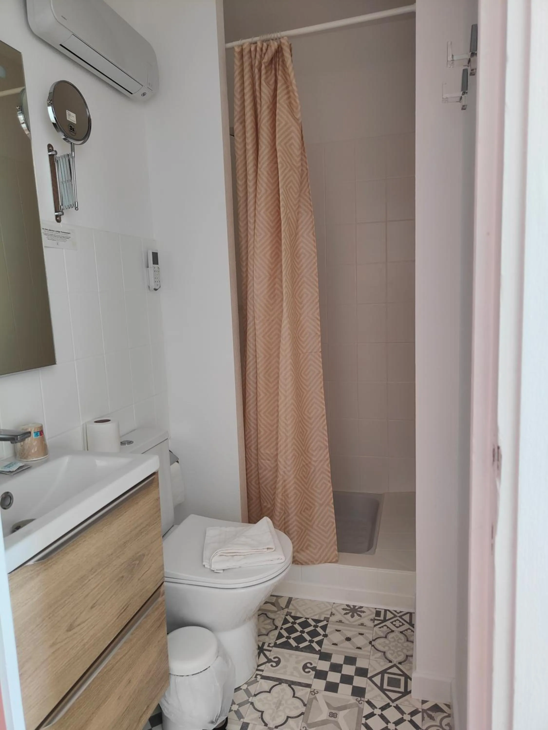 Shower in Hotel Au Val Doré