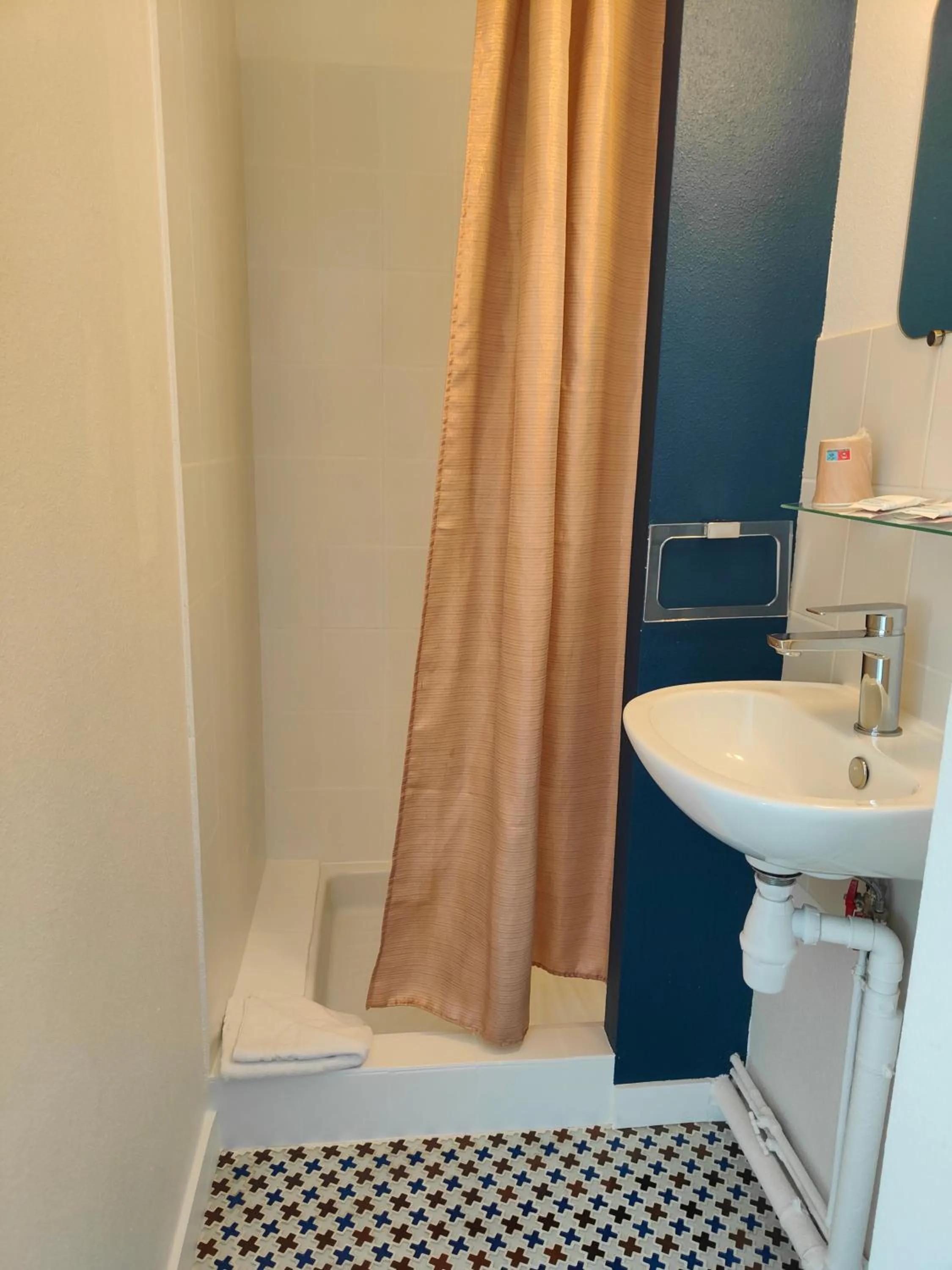 Shower in Hotel Au Val Doré