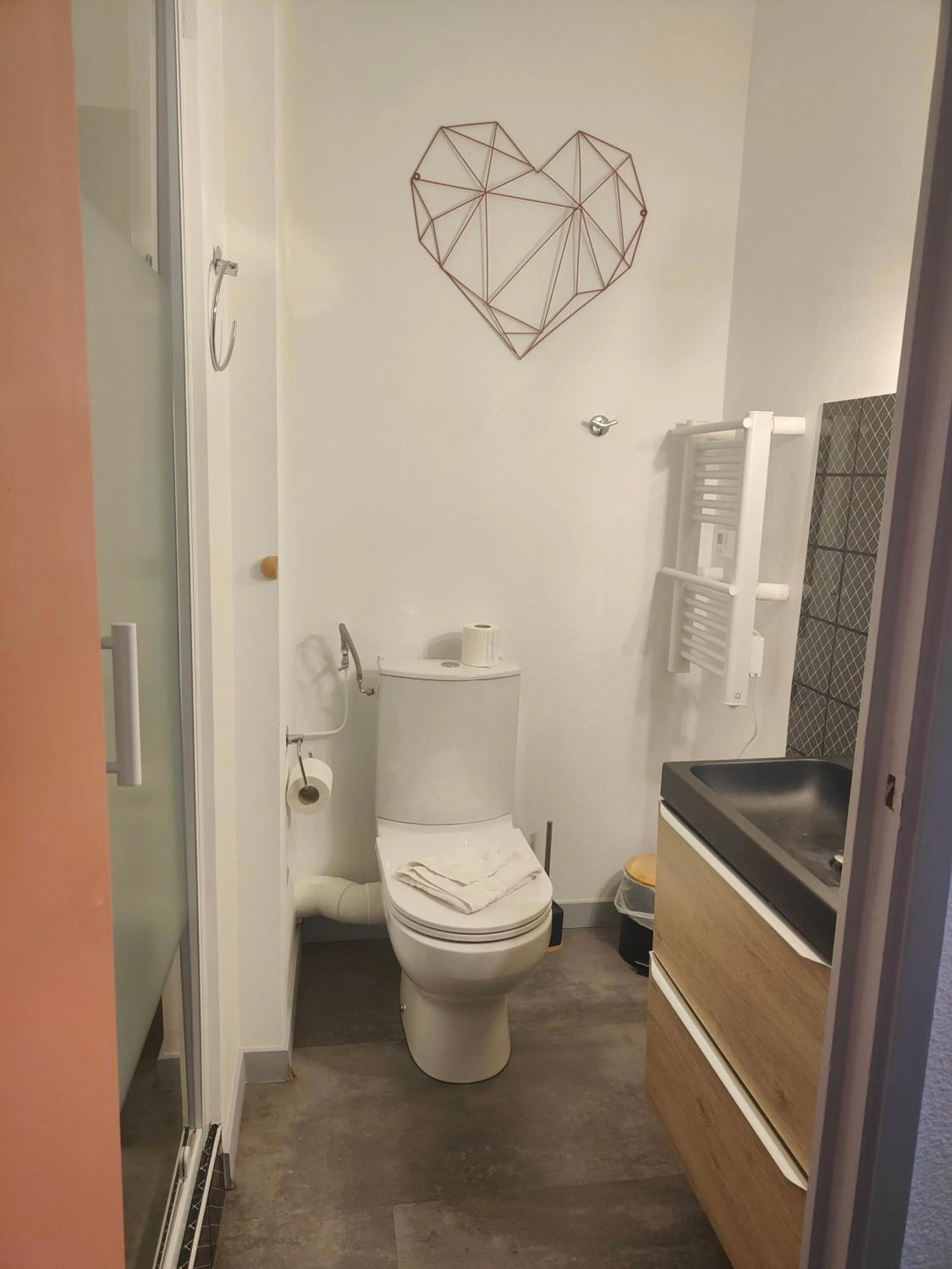 Shower in Hotel Au Val Doré