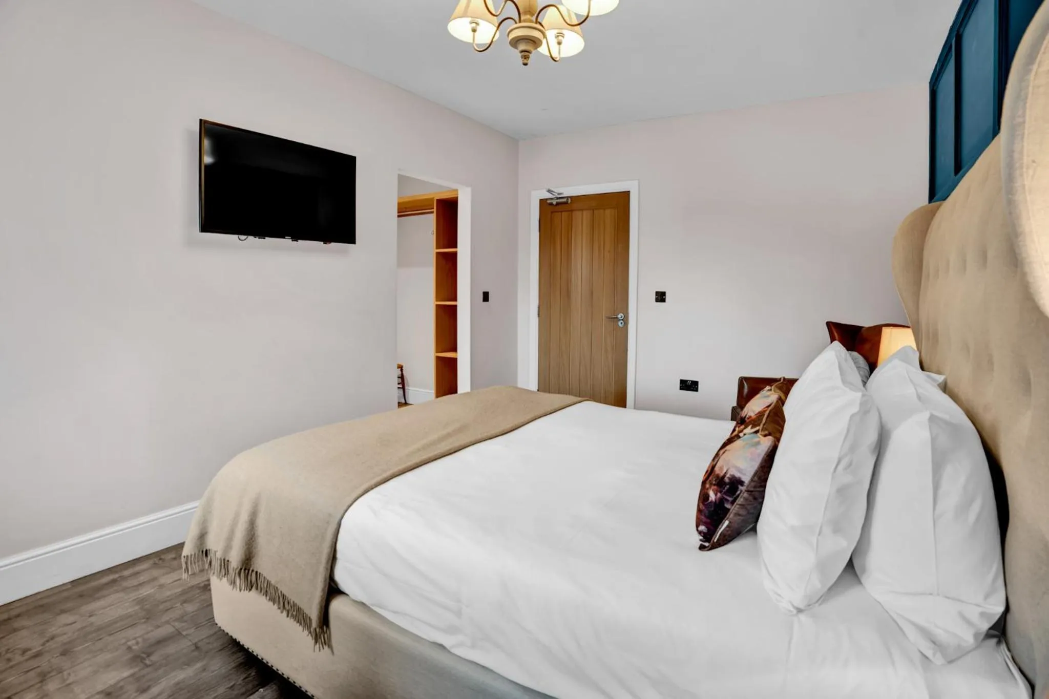 Bed in Pyes Mill Hotel Conder Green