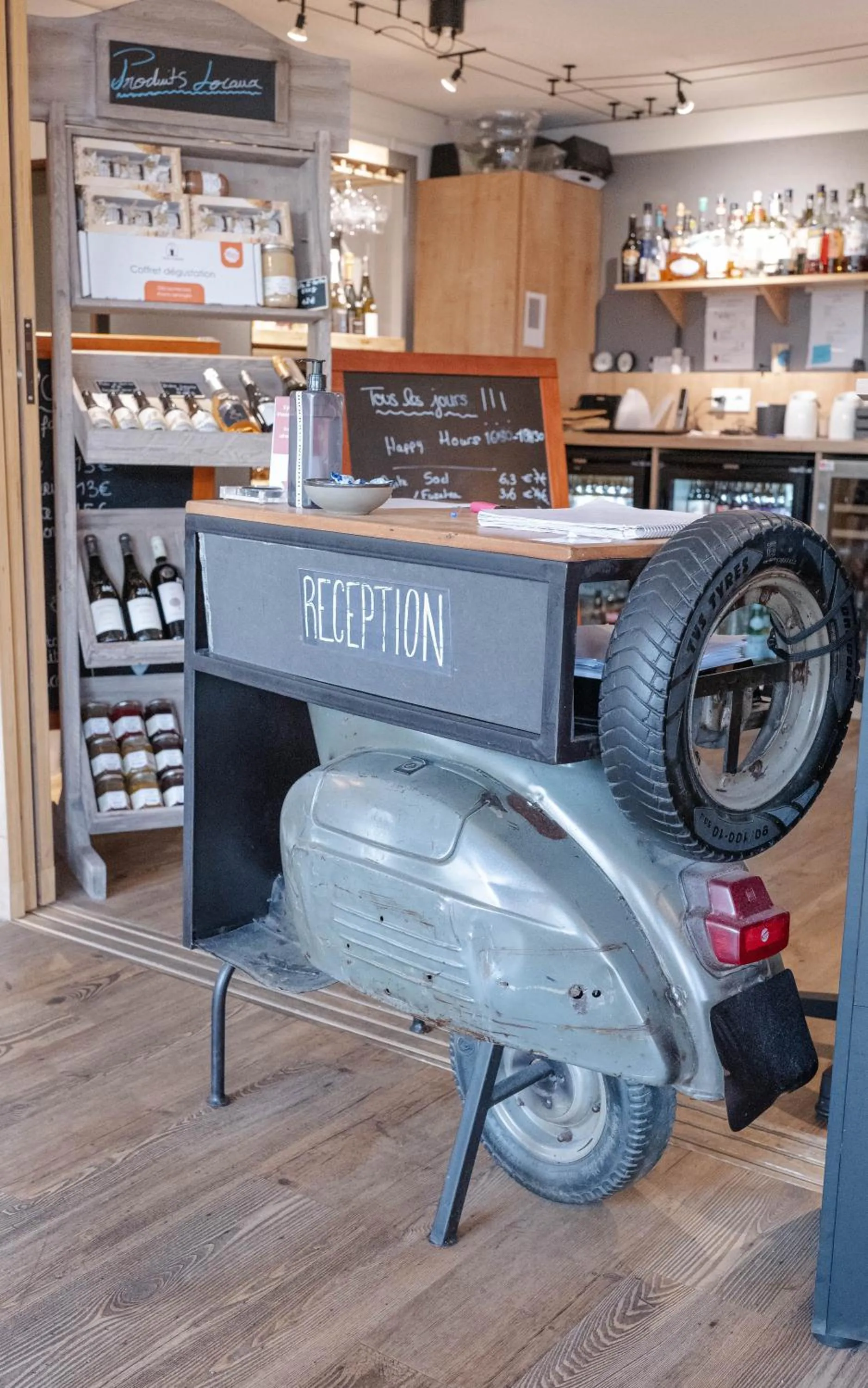 Lobby or reception in The Originals City, Angers Sud, Le Village 49