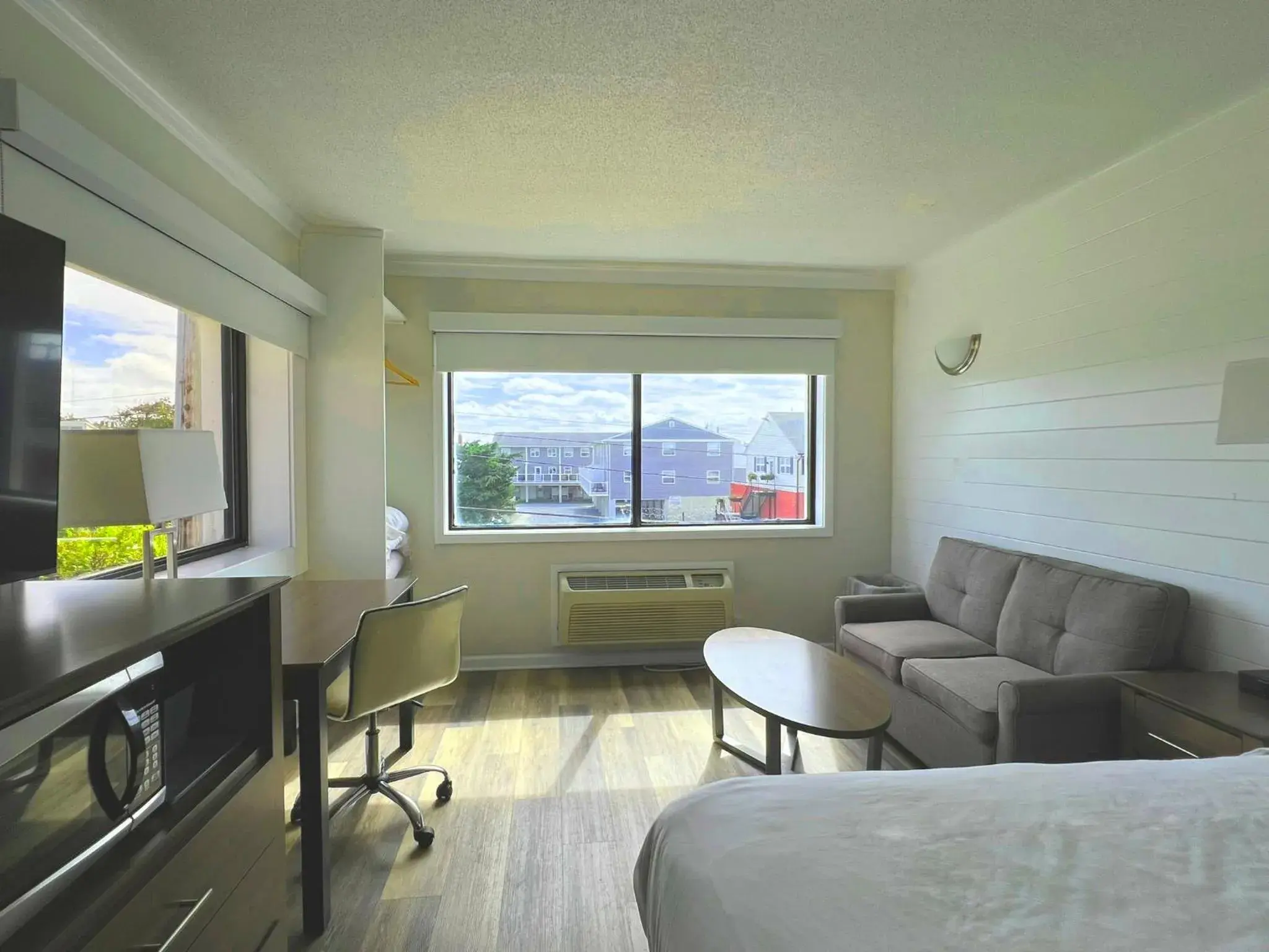 Deluxe Double Room with Side Sea View in Atlantic Oceanside Dewey Deluxe Double Room with Side Sea View in Atlantic Oceanside Dewey