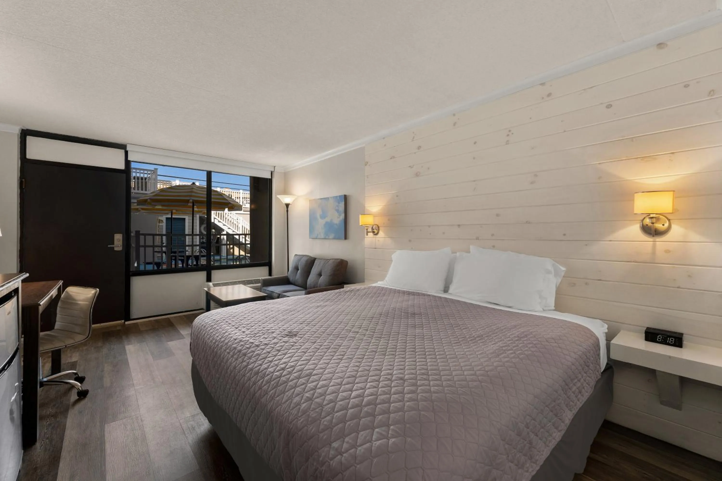 Bed in Atlantic Oceanside Dewey