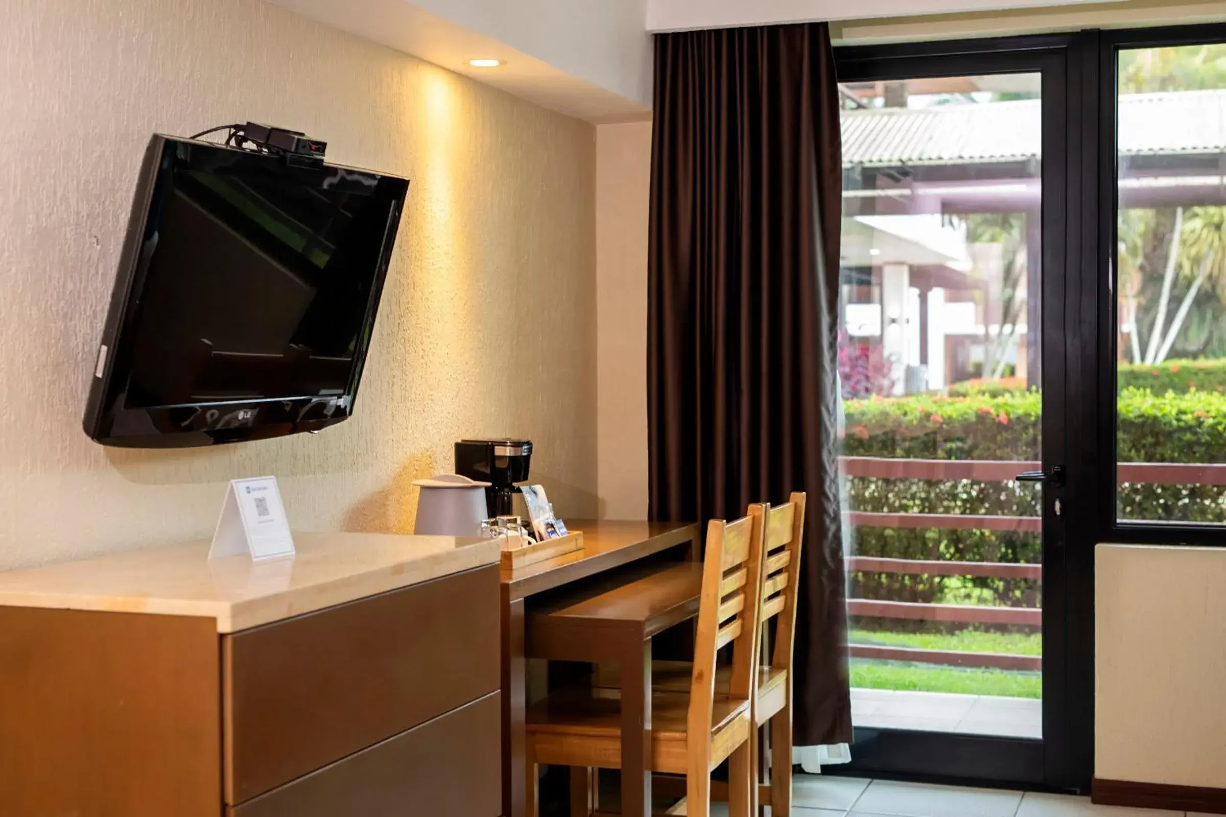 Double Room with Two Double Beds, Balcony and Garden View - Non-Smoking in Best Western Jaco Beach All Inclusive Resort Double Room with Two Double Beds, Balcony and Garden View - Non-Smoking in Best Western Jaco Beach All Inclusive Resort