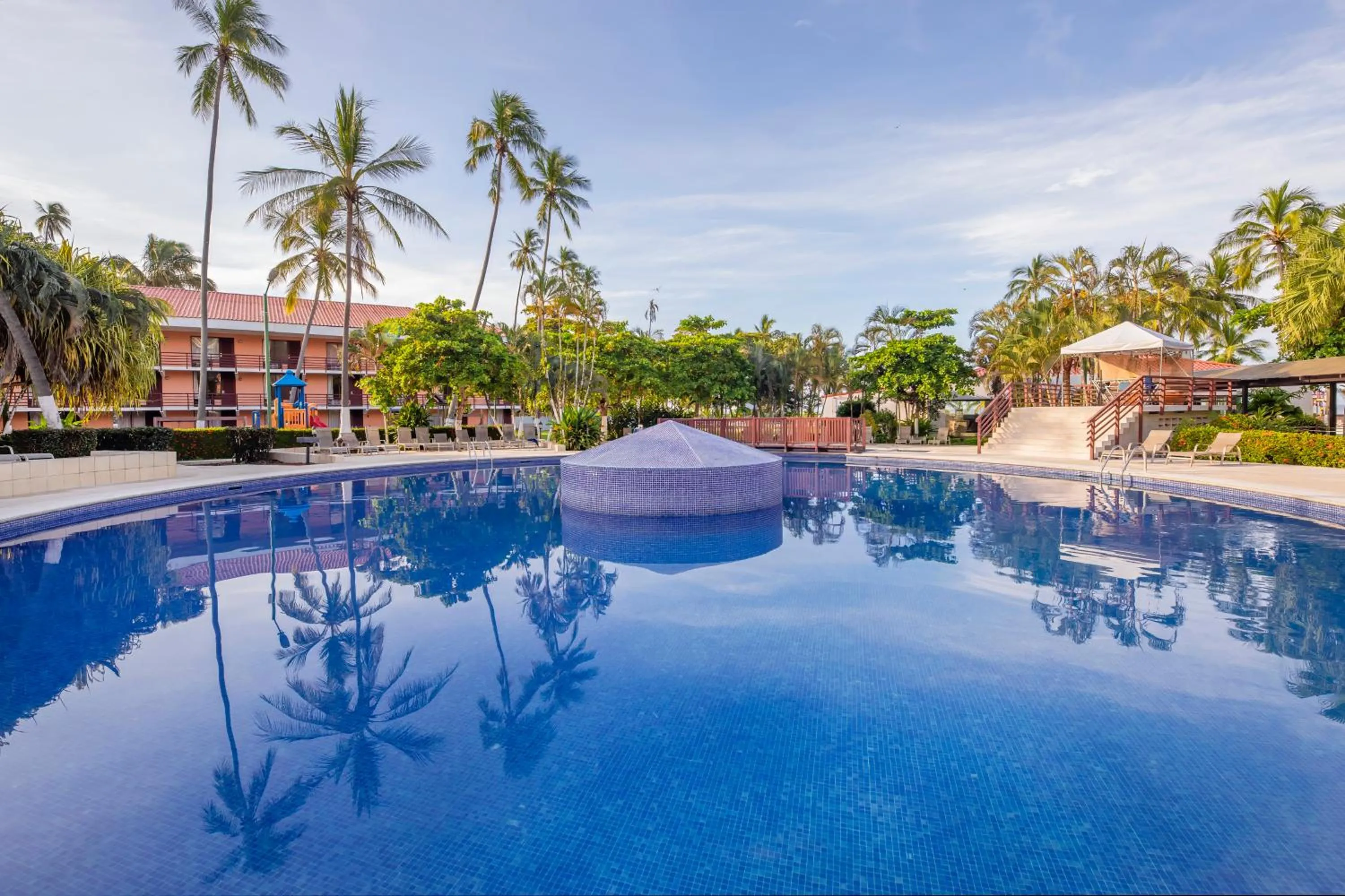 Swimming pool in Best Western Jaco Beach All Inclusive Resort