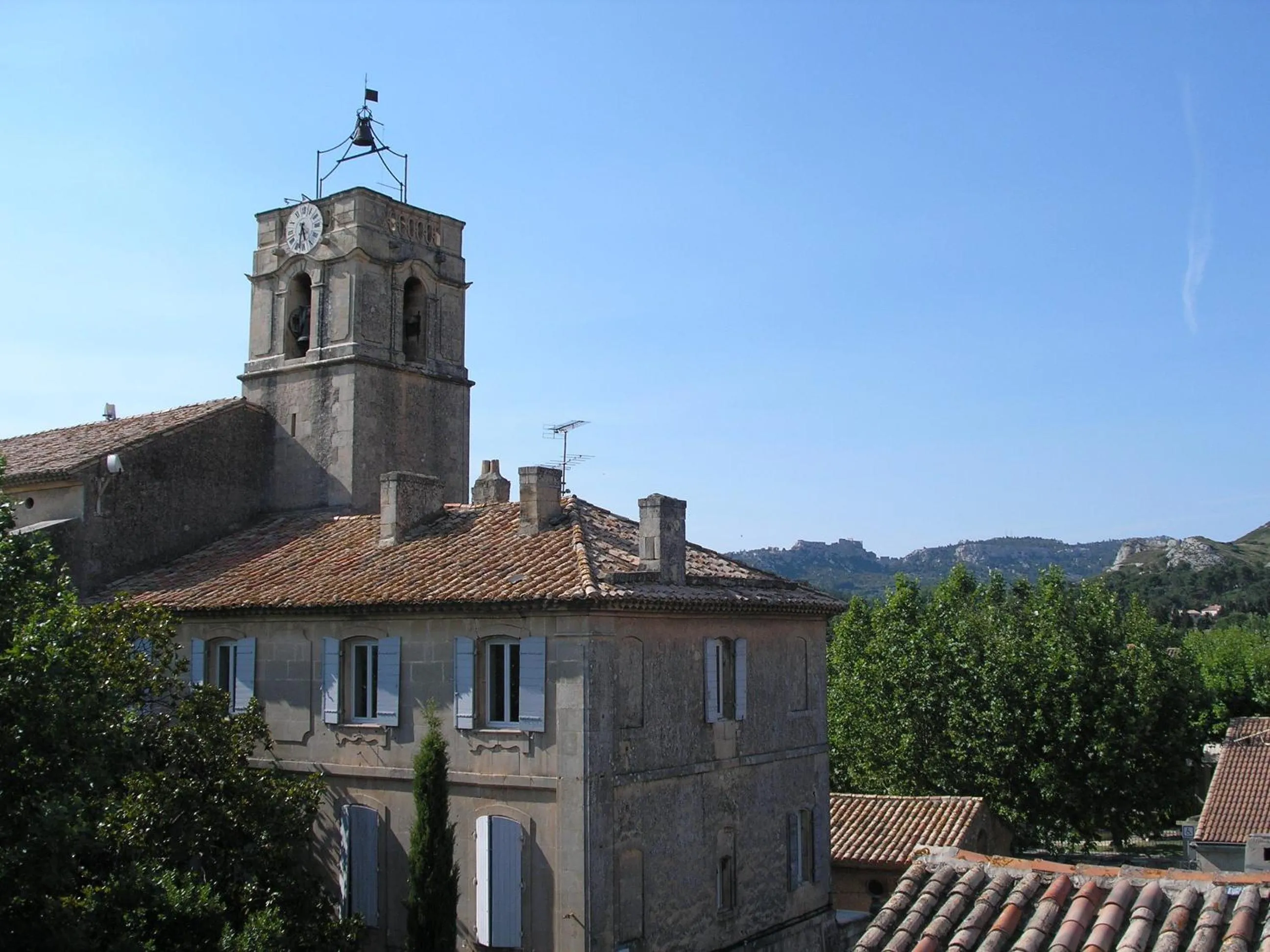 Property building in L' Oustaloun