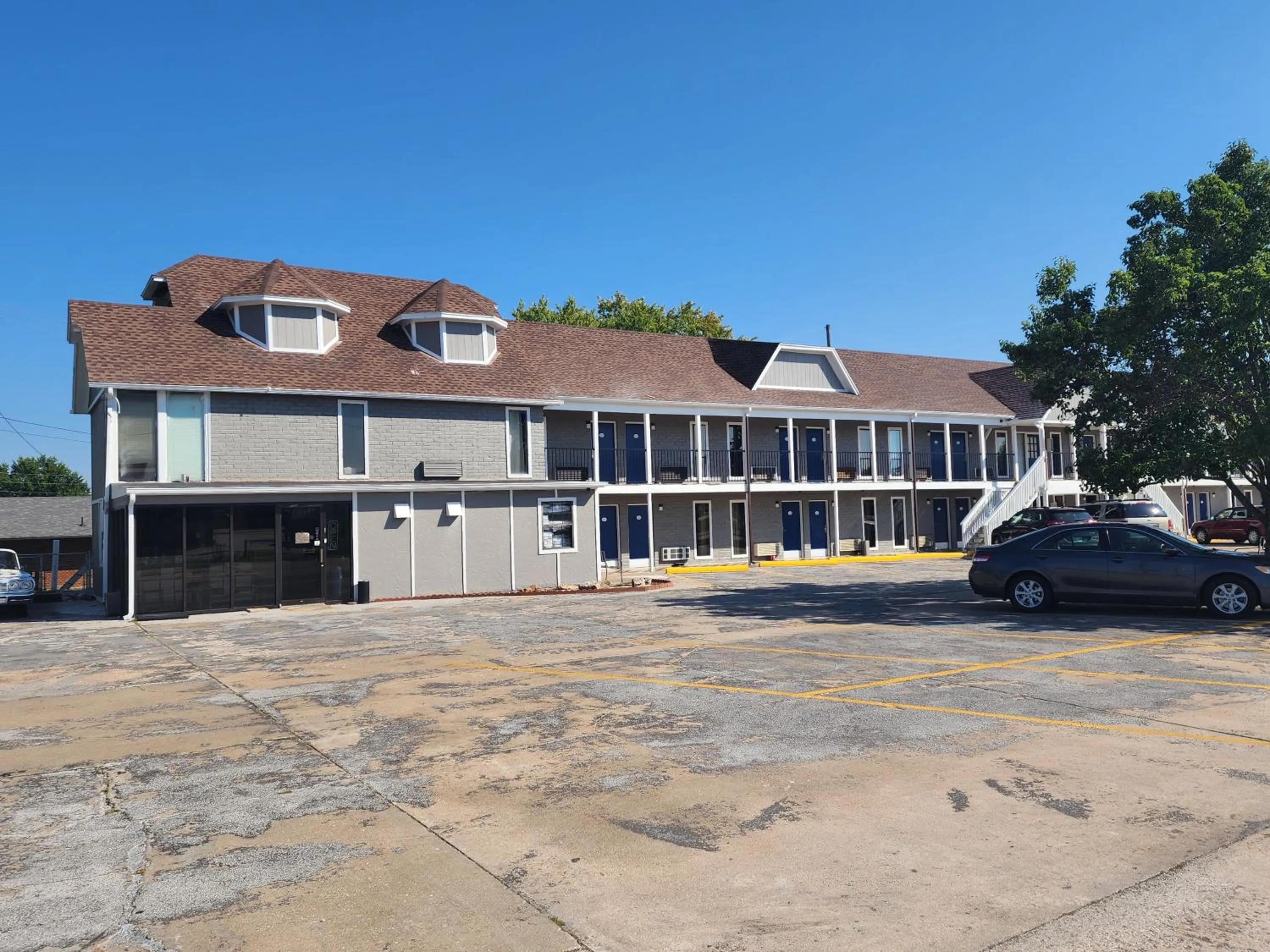 Property building in Carthage Inn