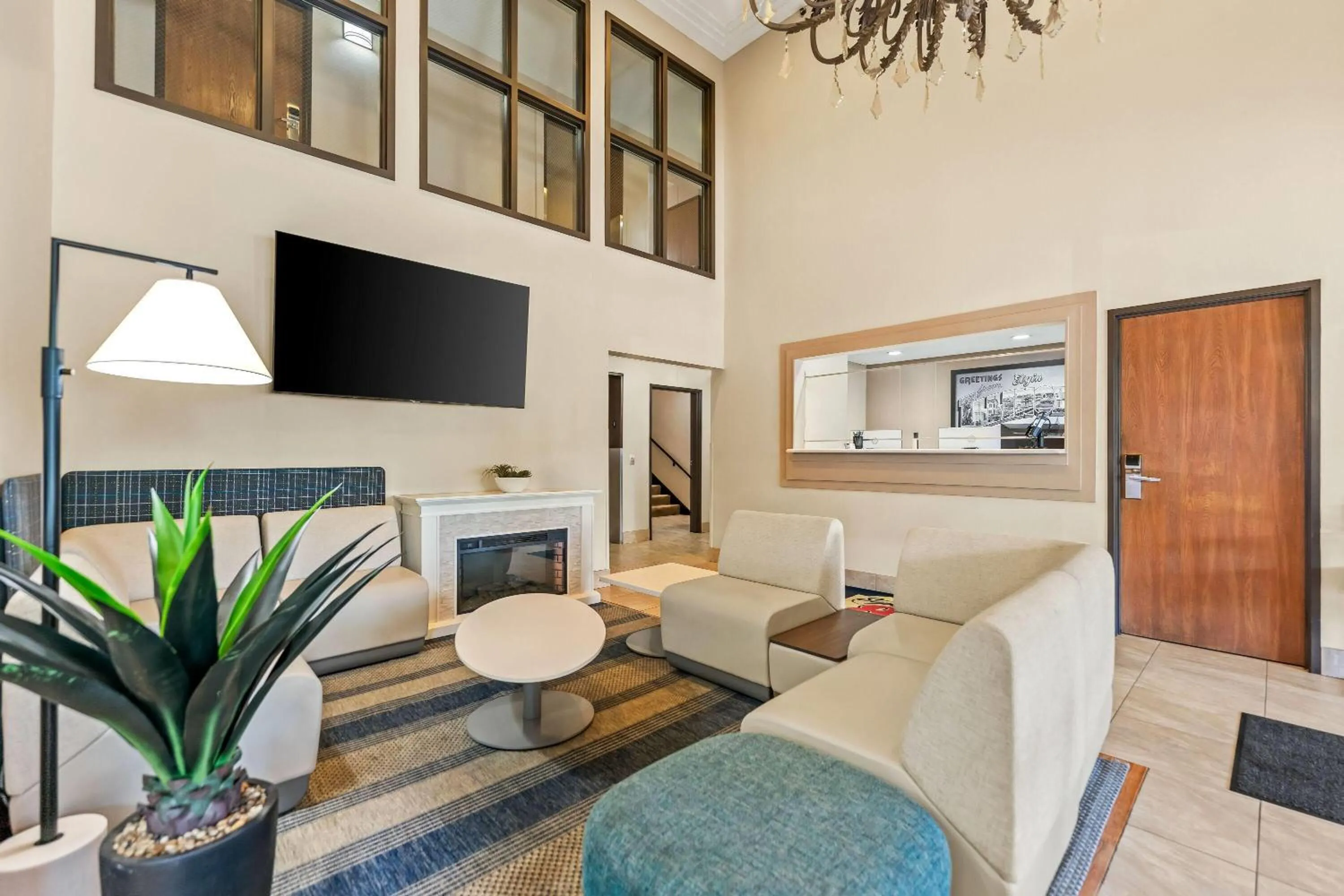 Lobby or reception in Super 8 by Wyndham Elgin