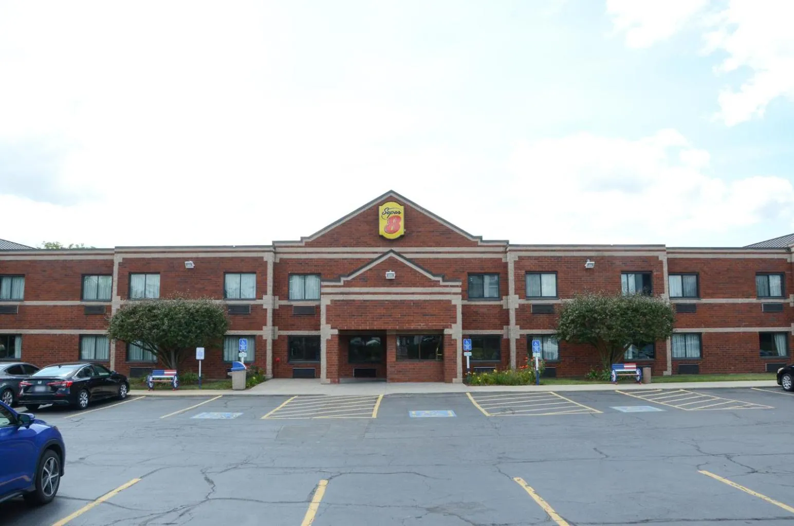 Property building in Super 8 by Wyndham Elgin