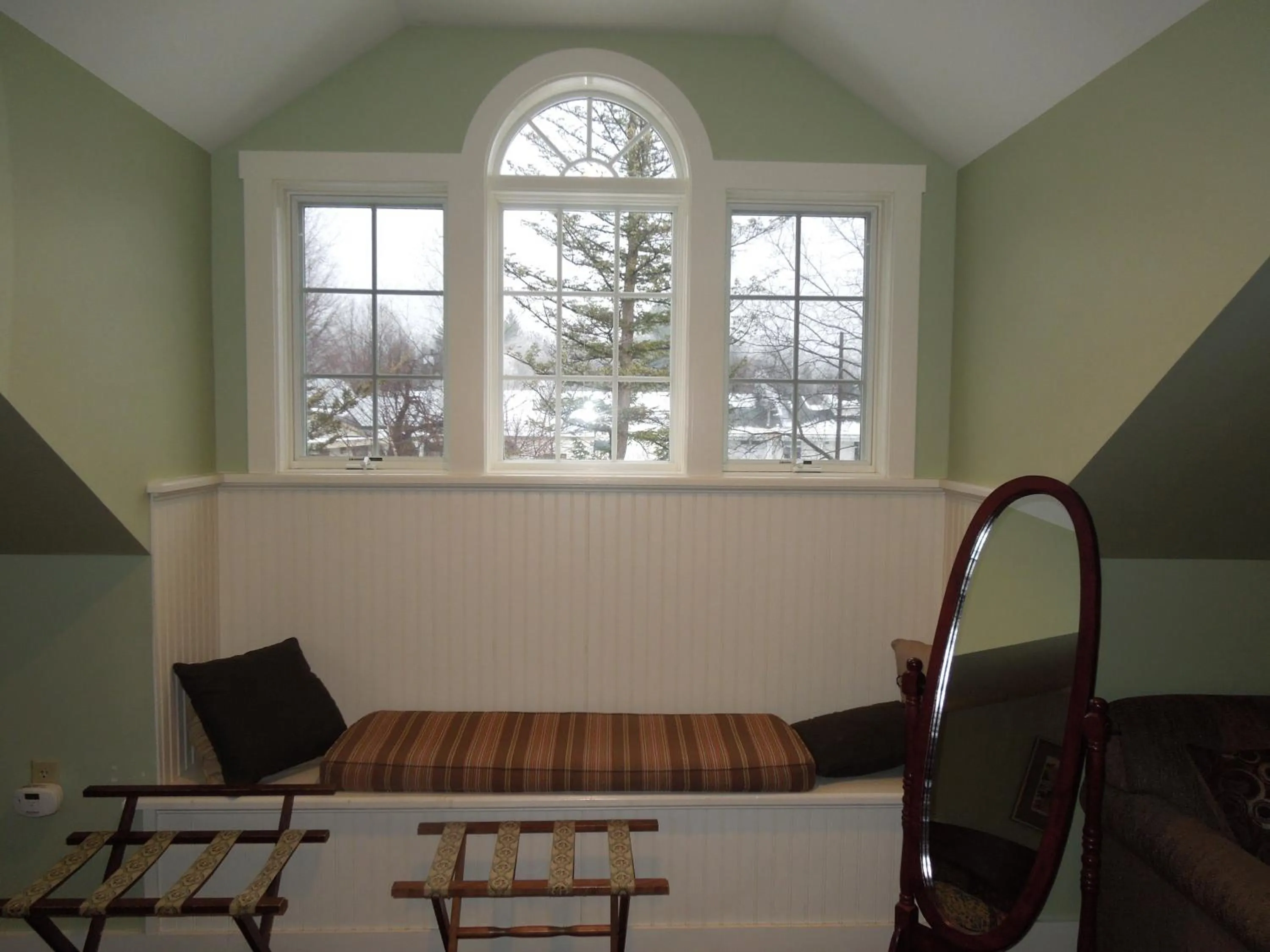 Seating area in Kearsarge Inn