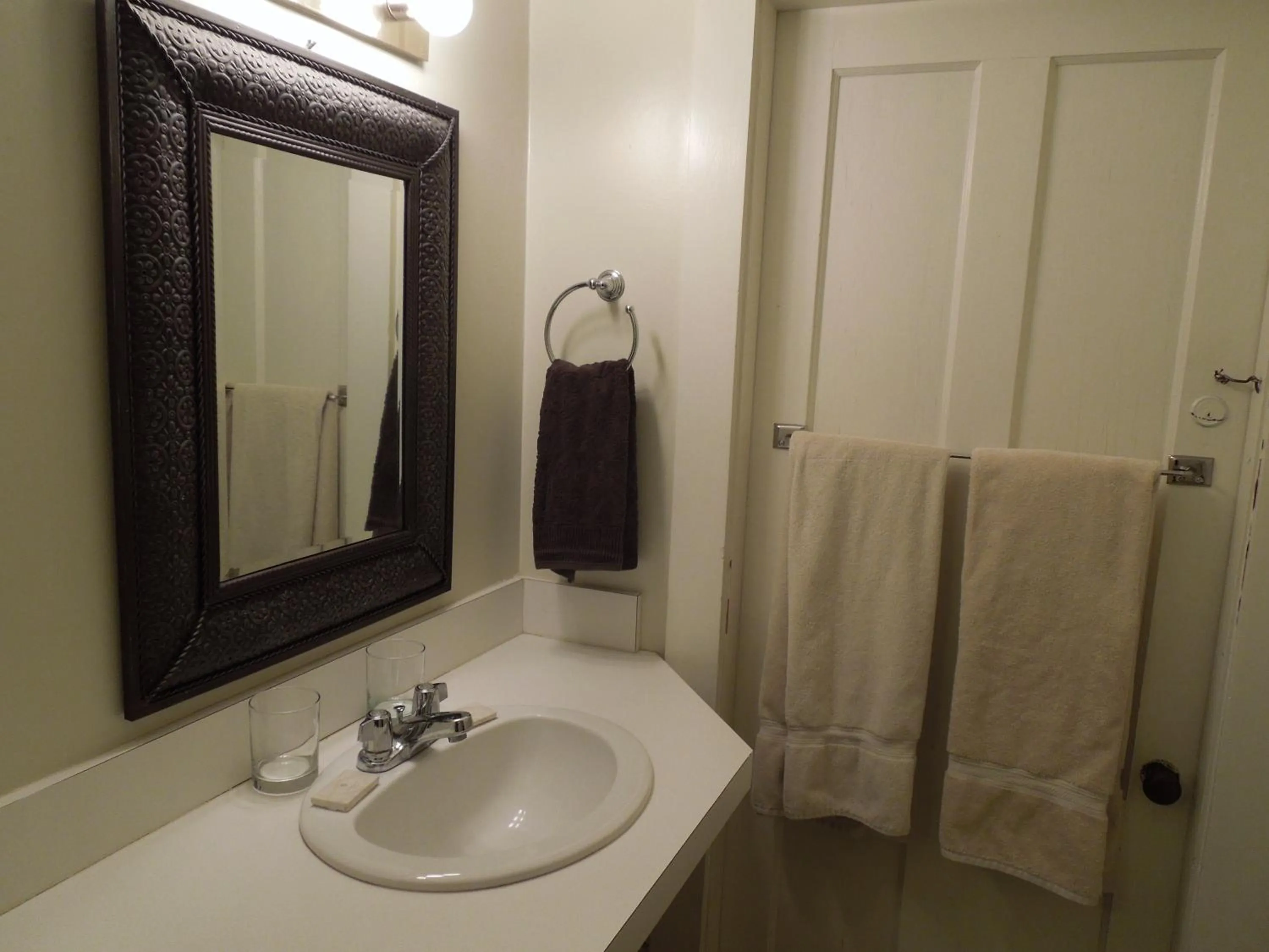 Bathroom in Wildcat Inn and Tavern