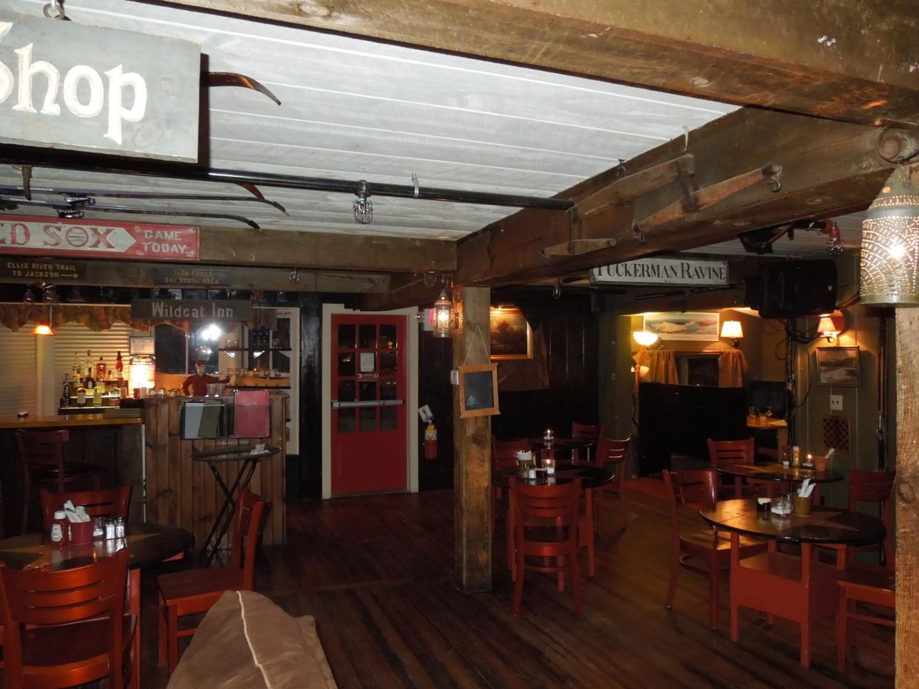 Lounge or bar in Wildcat Inn and Tavern