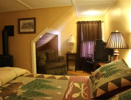 Seating area, Bed in Wildcat Inn and Tavern