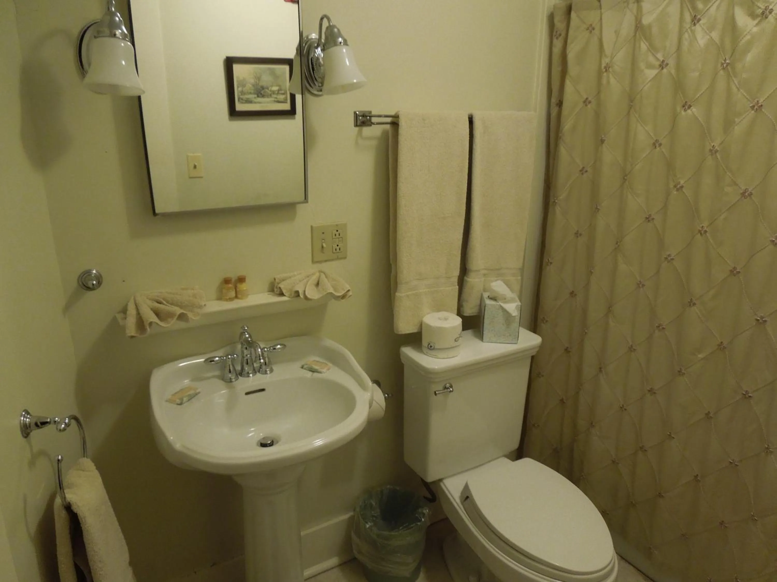 Bathroom in Wildcat Inn and Tavern