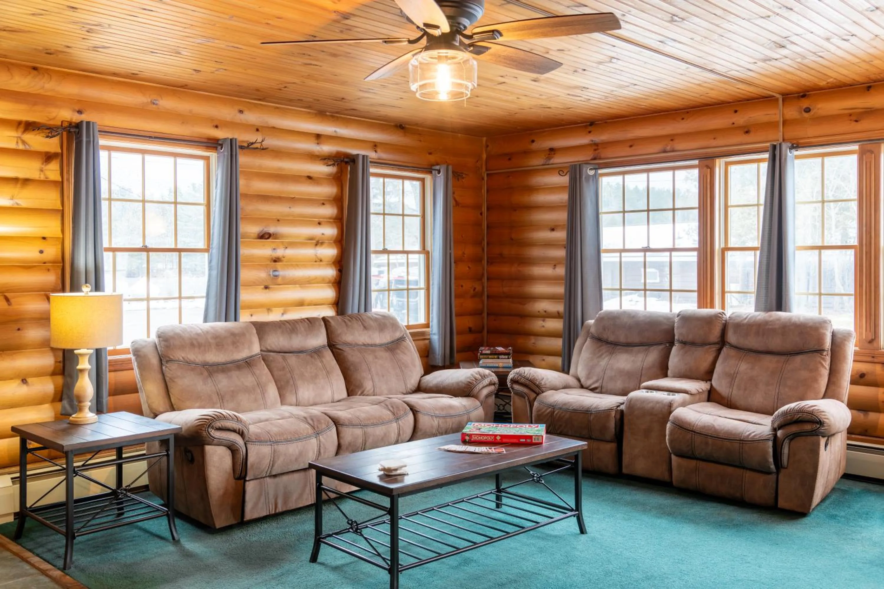 Living room in Sara Placid Inn & Suites