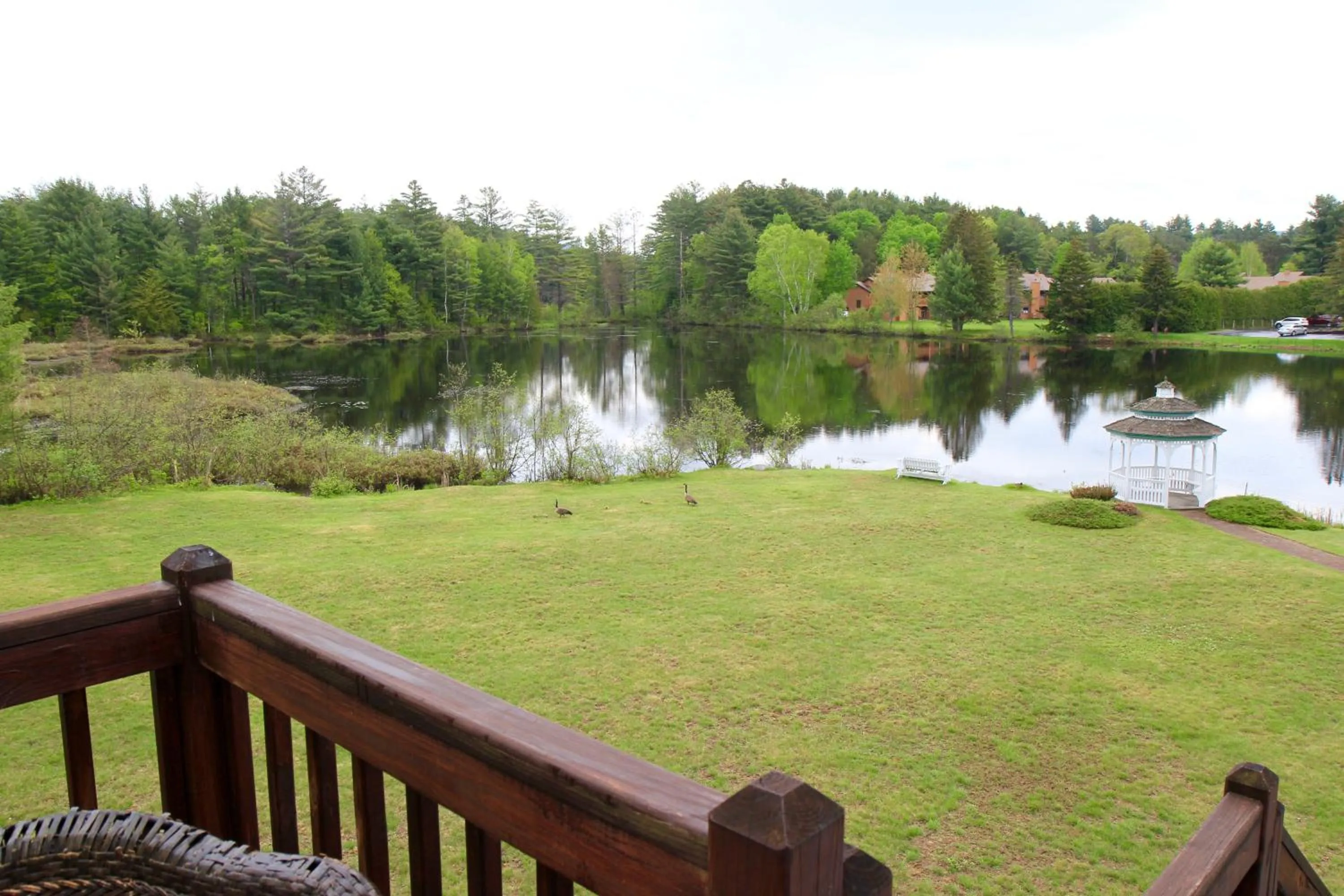 Balcony/Terrace in Sara Placid Inn & Suites