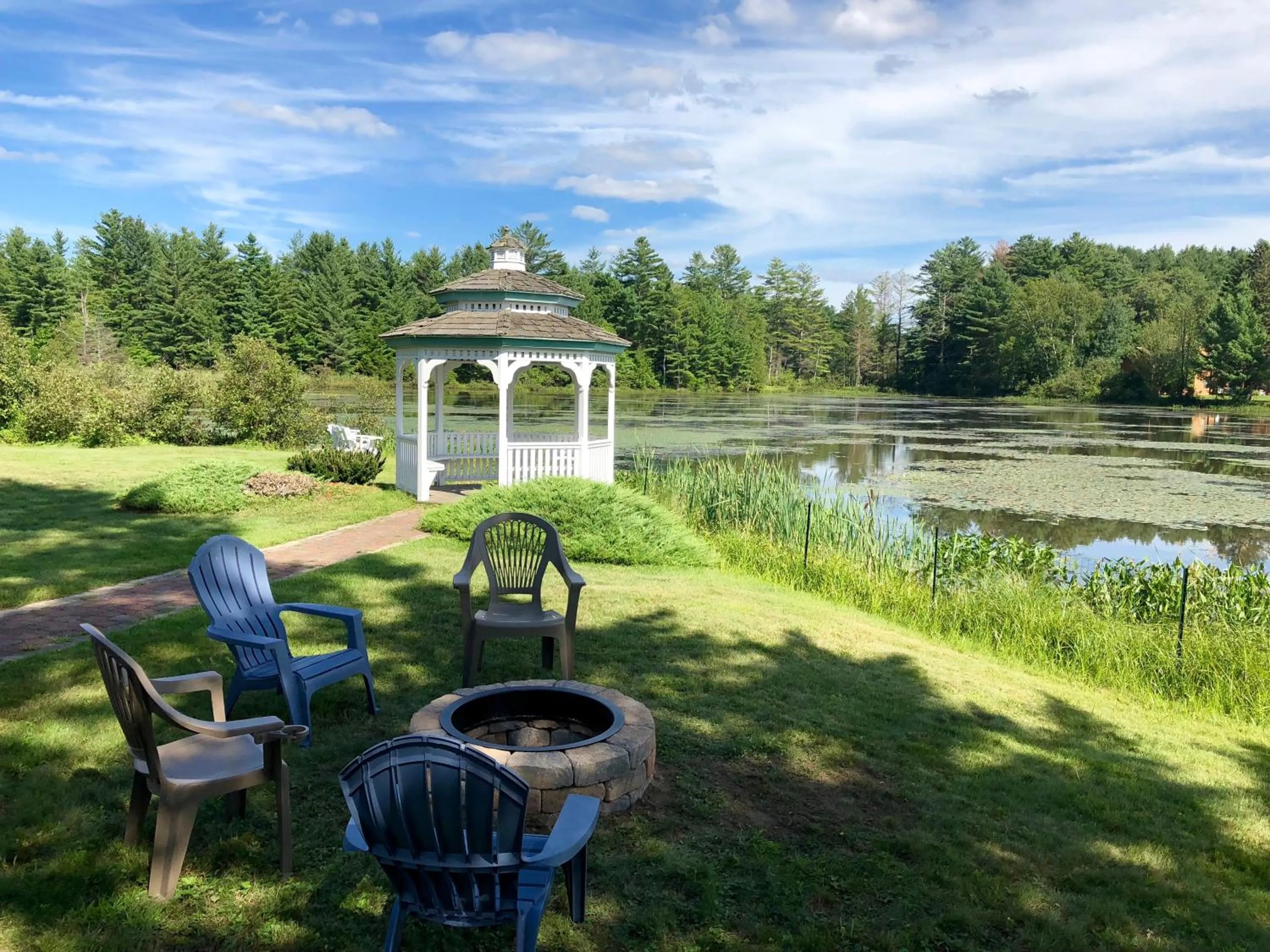 Lake view in Sara Placid Inn & Suites