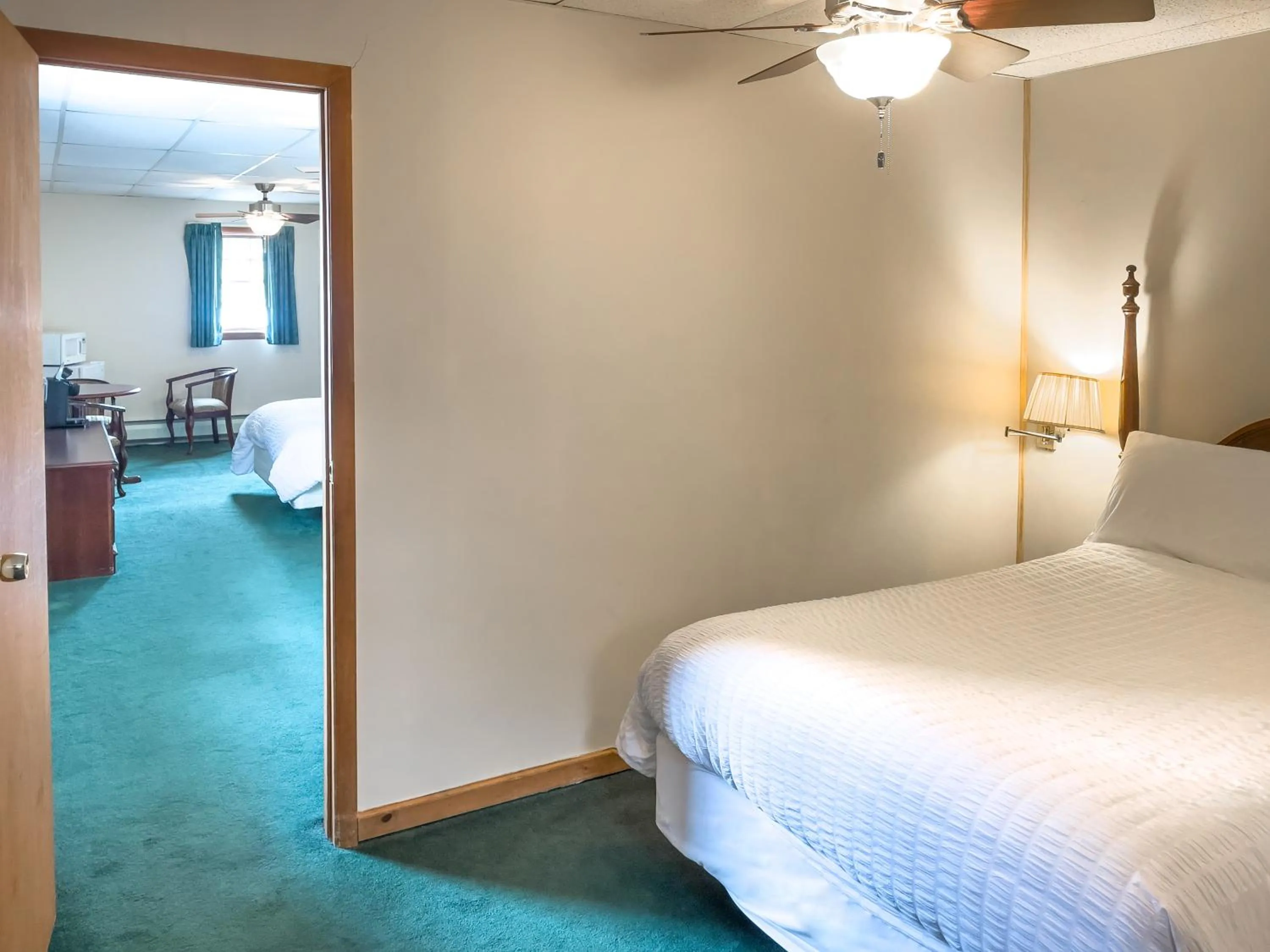 Bedroom, Bed in Sara Placid Inn & Suites