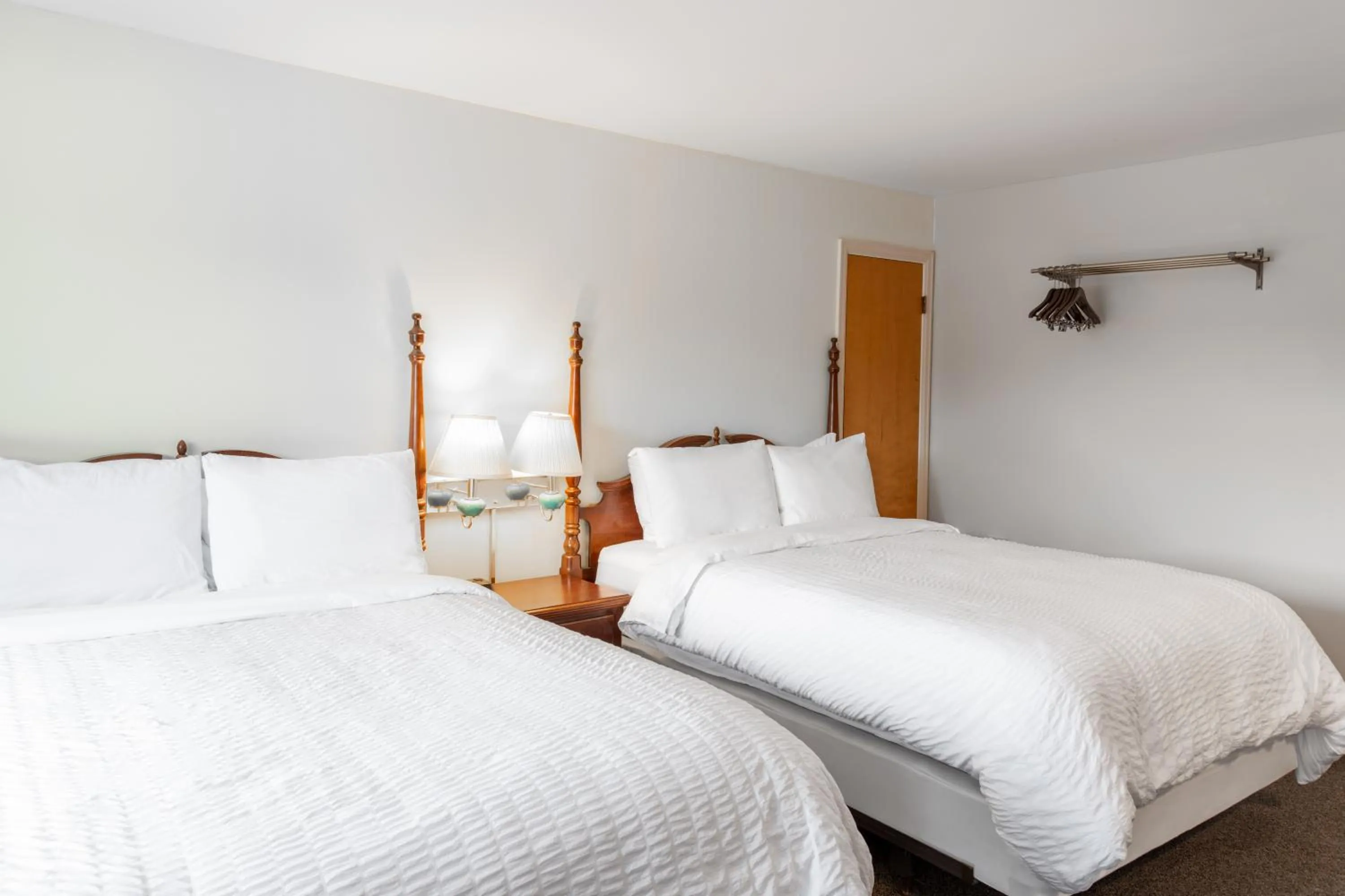 Bed in Sara Placid Inn & Suites