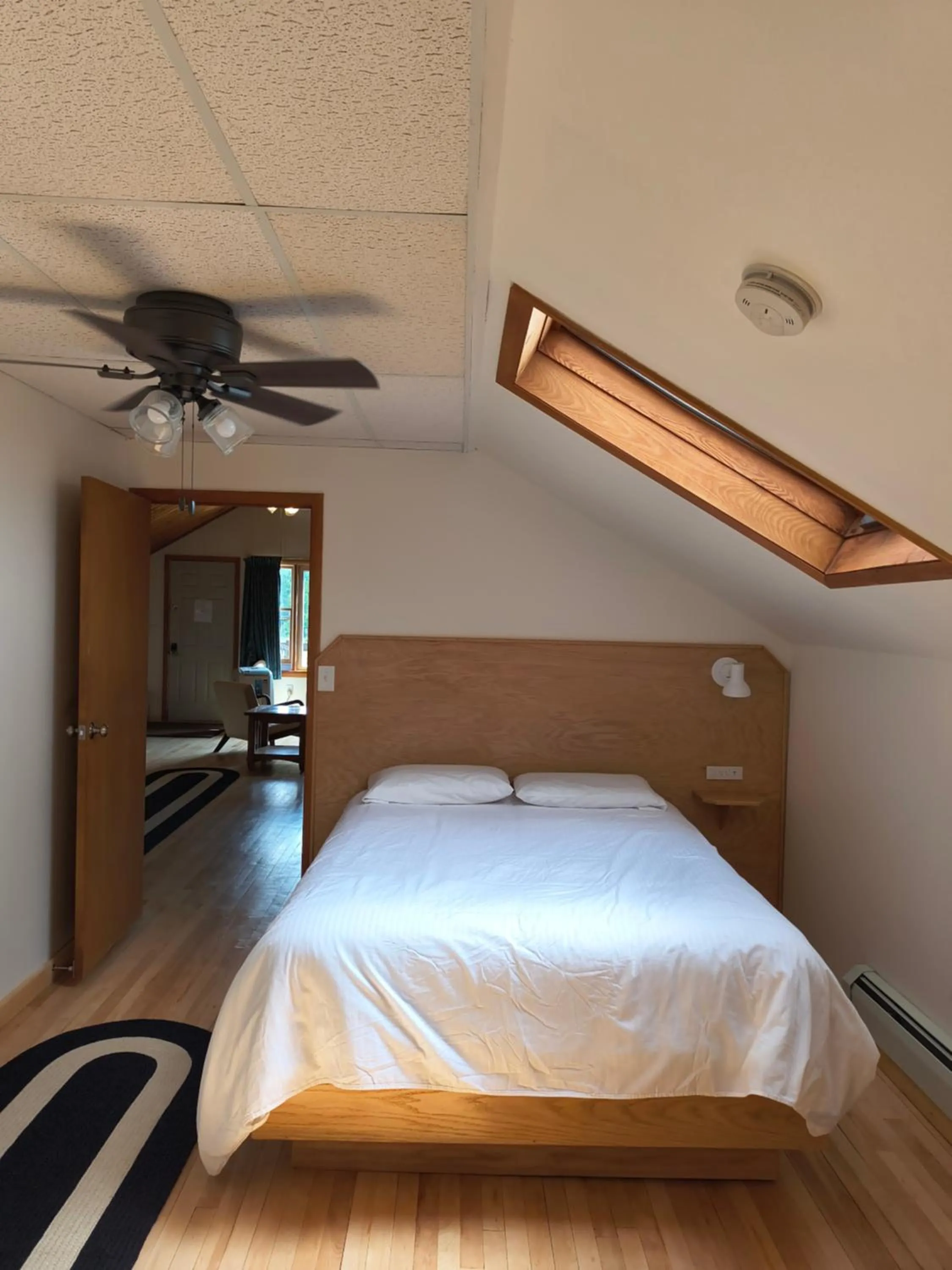 Bedroom, Bed in Sara Placid Inn & Suites