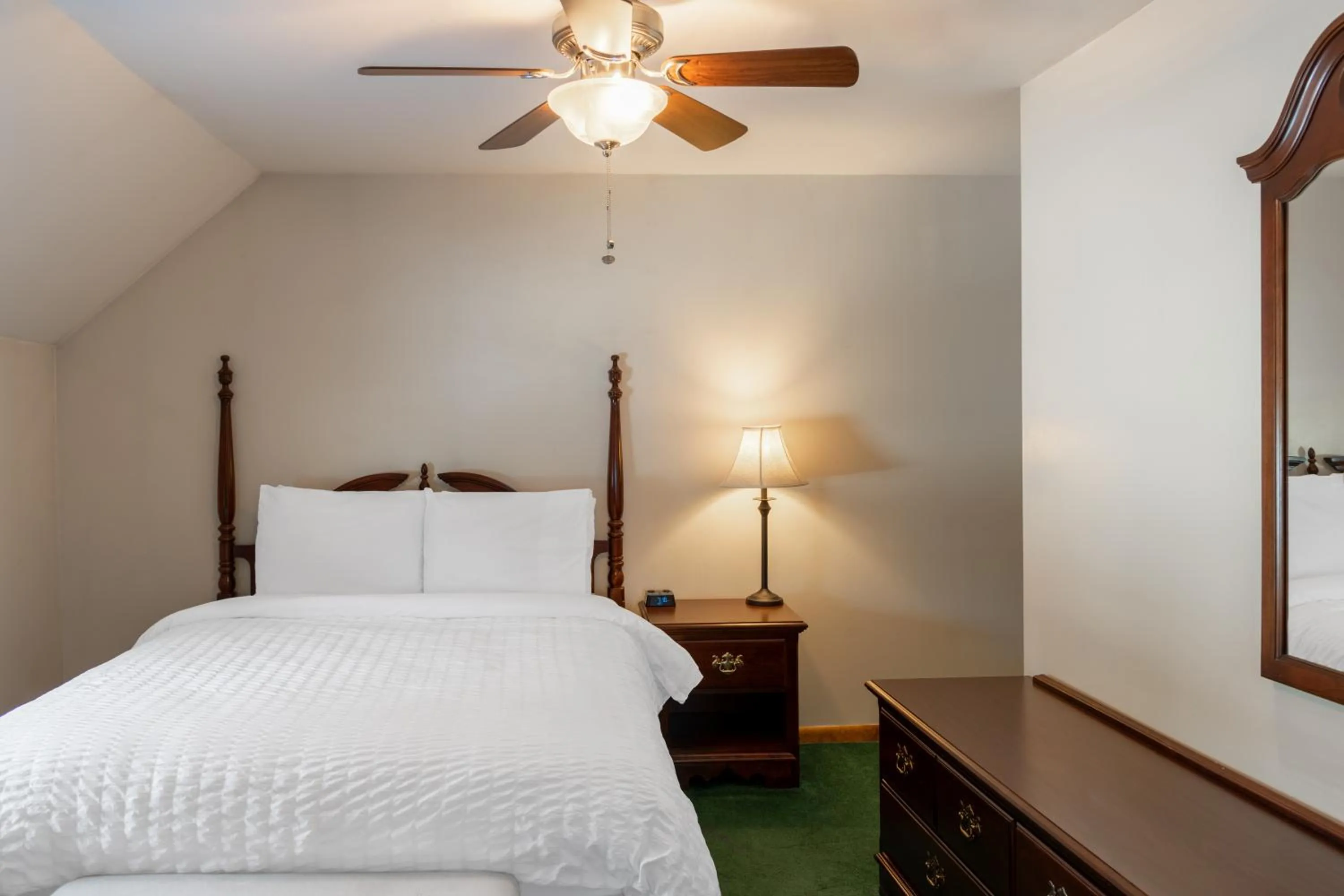 Bed in Sara Placid Inn & Suites