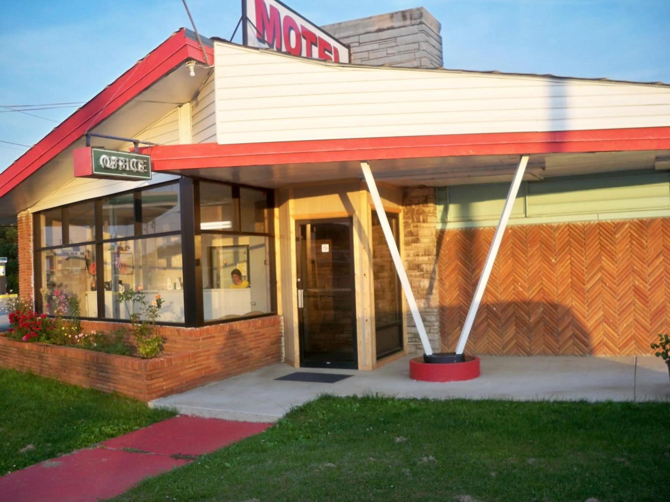 Property building in Scottish Inns Morristown